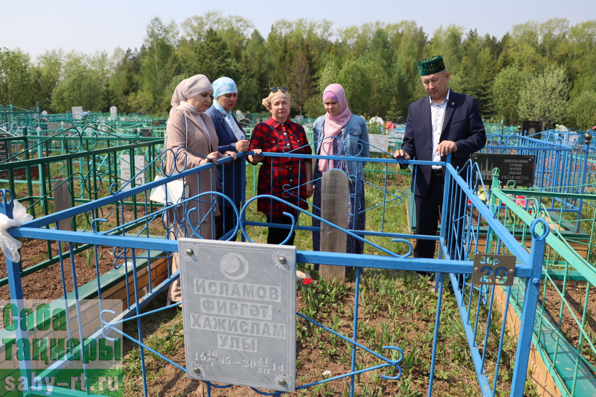 Матбугат бәйрәме алдыннан мәрхүм булган хезмәттәшләребезне искә алдык