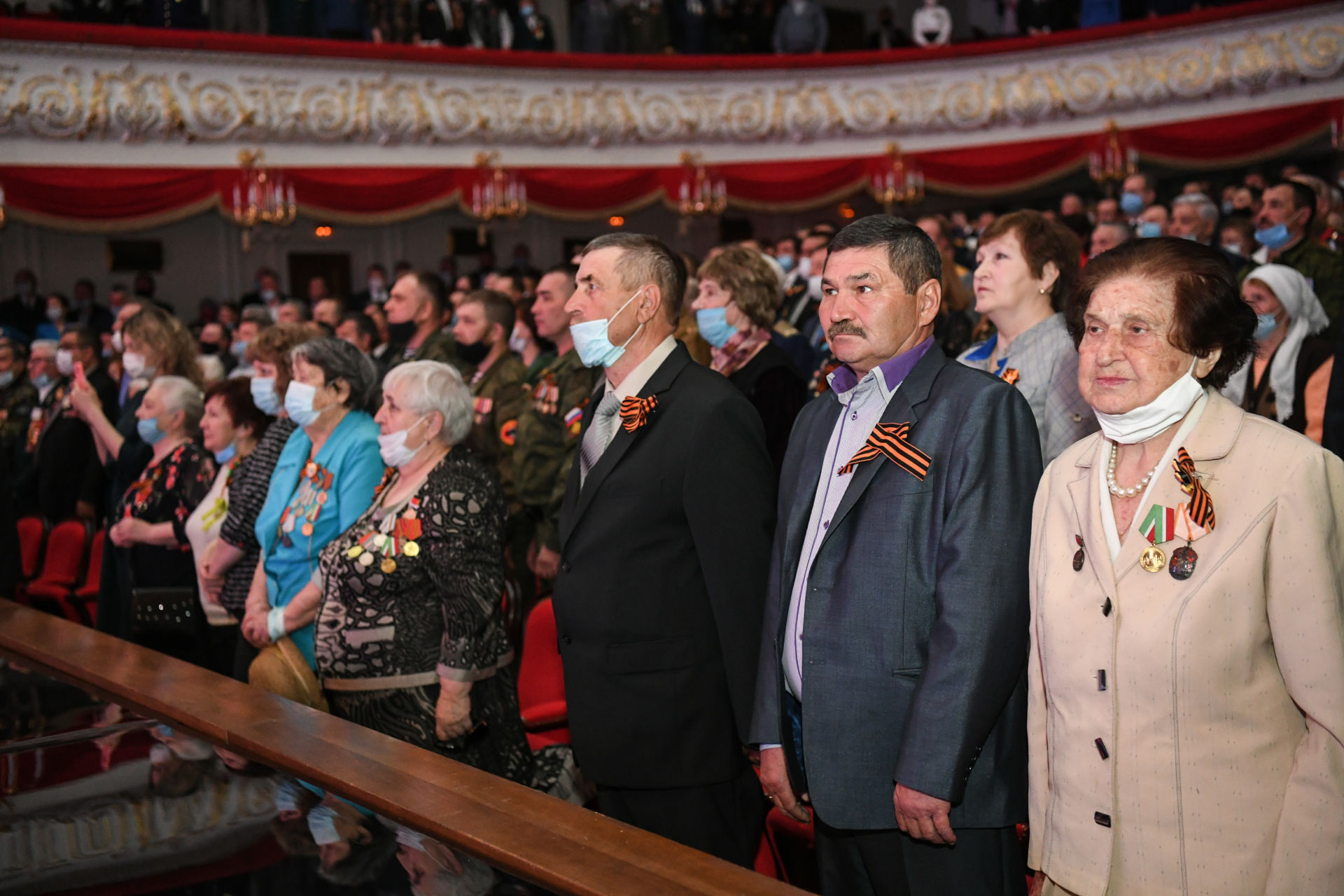 Рөстәм Миңнеханов Бөек Ватан сугышы геройларының туганнарына дәүләт бүләкләре тапшырды