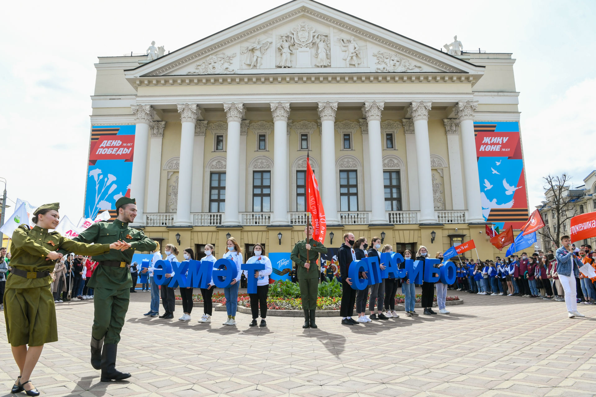 Рөстәм Миңнеханов Бөек Ватан сугышы геройларының туганнарына дәүләт бүләкләре тапшырды