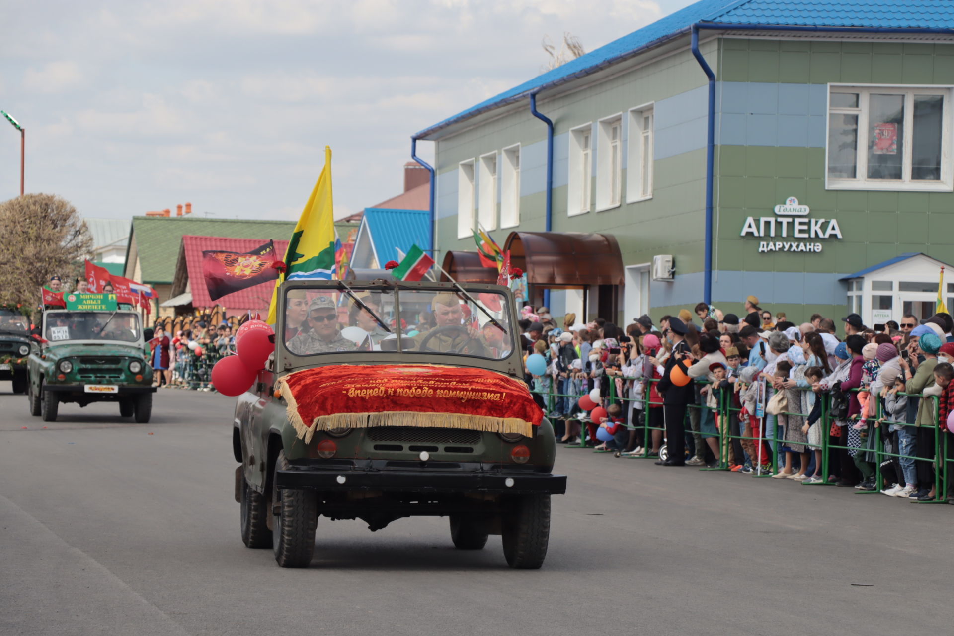 Байлар Сабасының үзәк мәйданында Җиңү парады