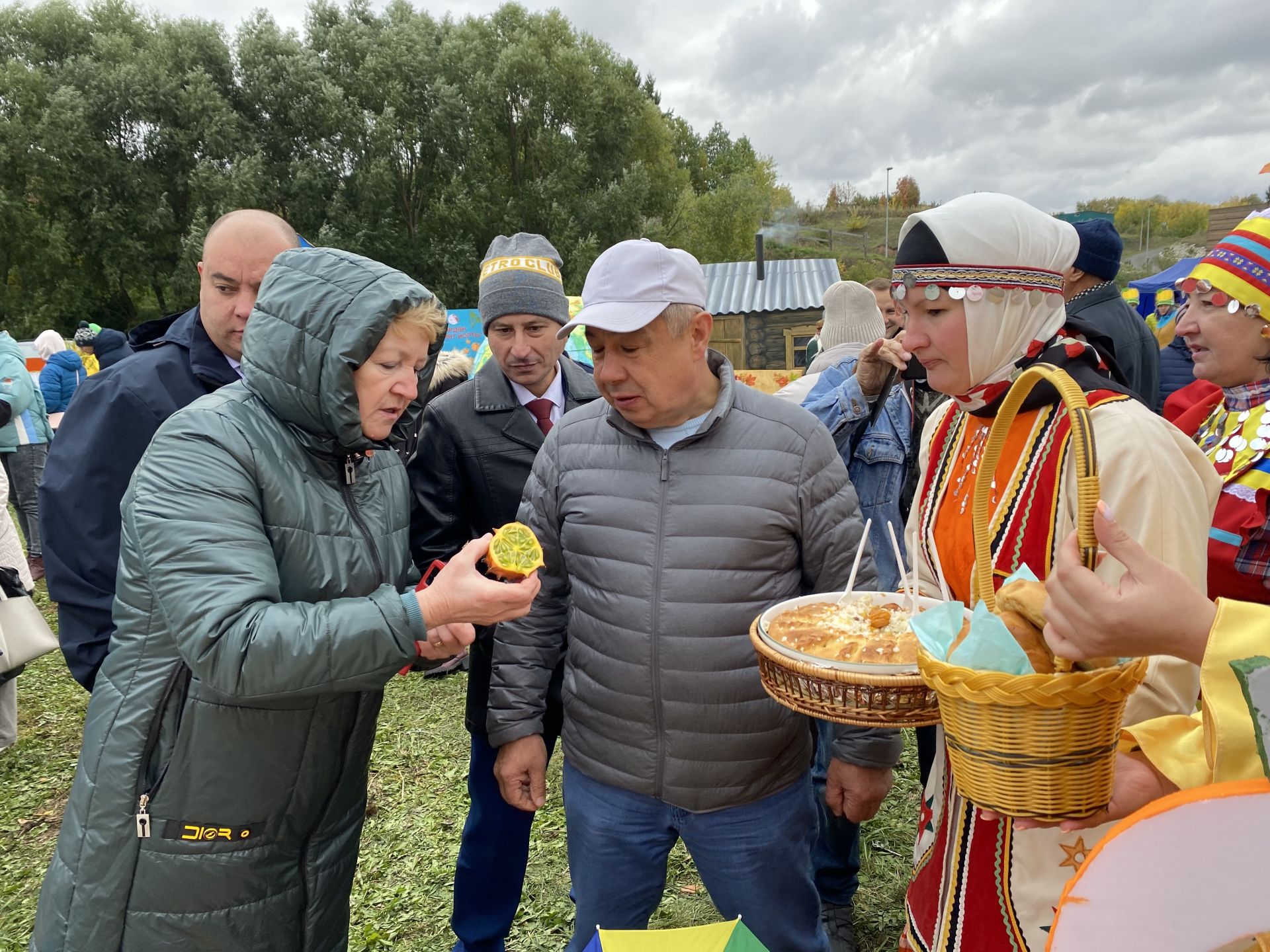 Сайлауга килүчеләр кабак бәлешеннән авыз иттеләр