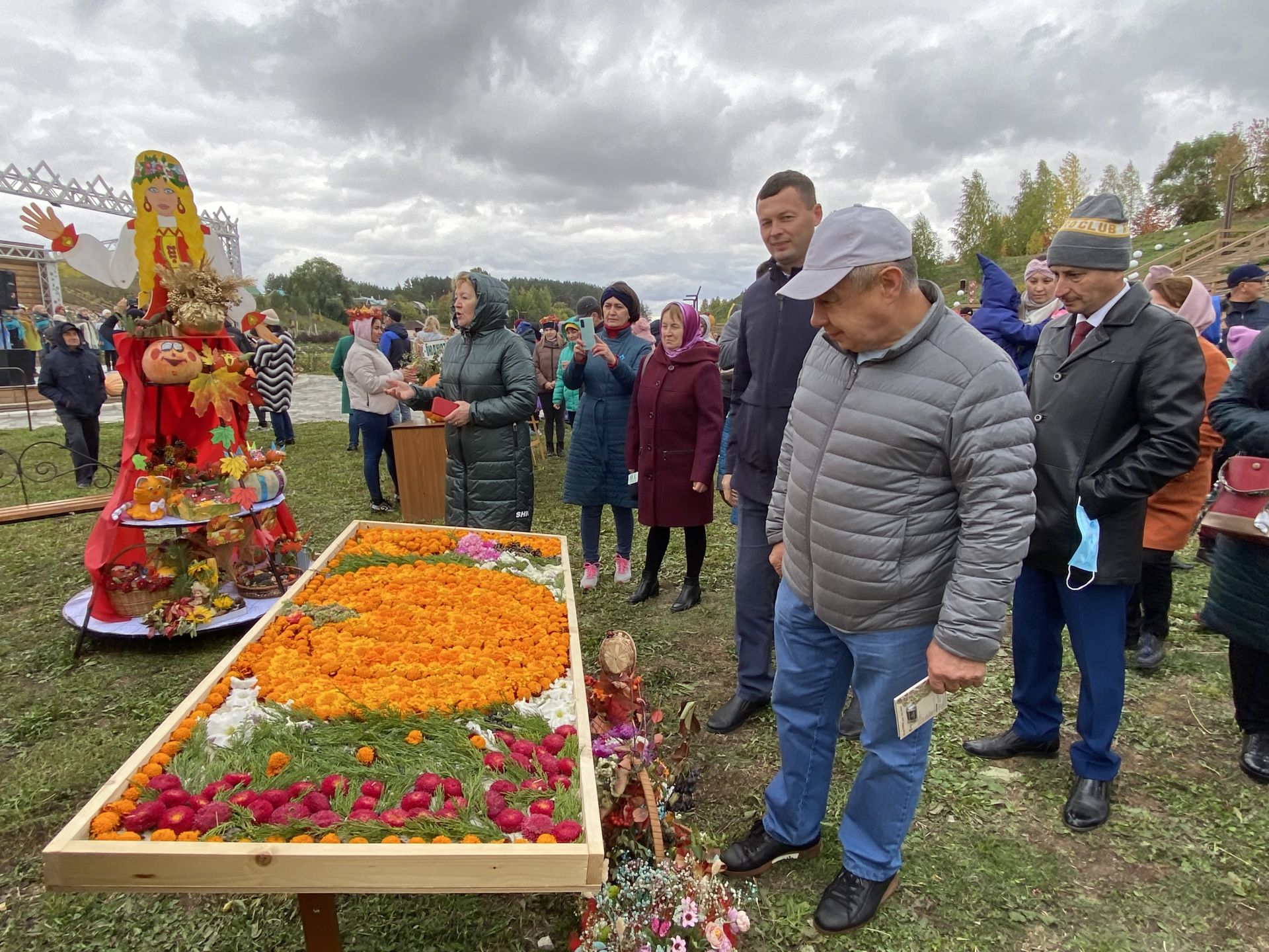 Сайлауга килүчеләр кабак бәлешеннән авыз иттеләр