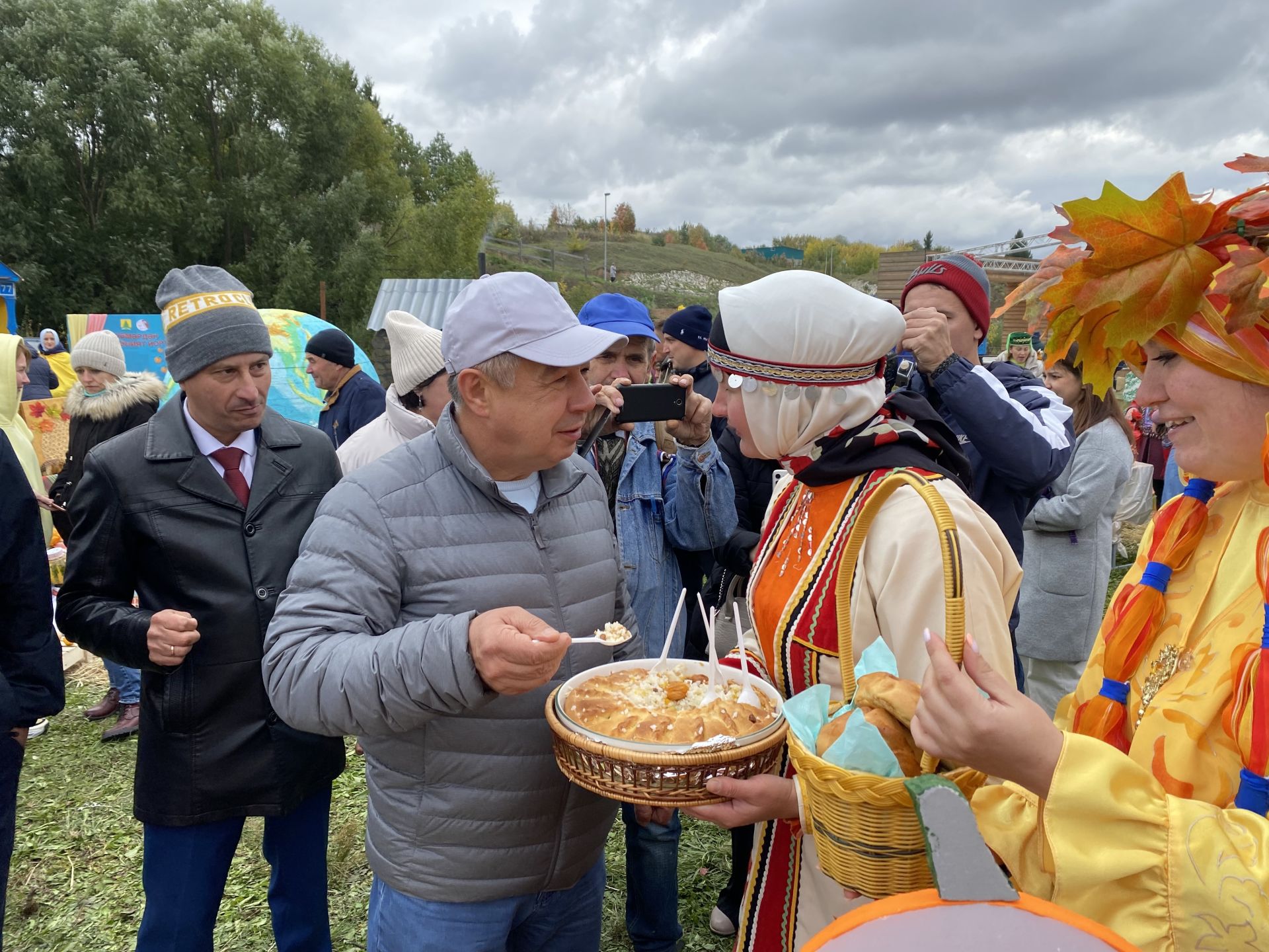 Сайлауга килүчеләр кабак бәлешеннән авыз иттеләр