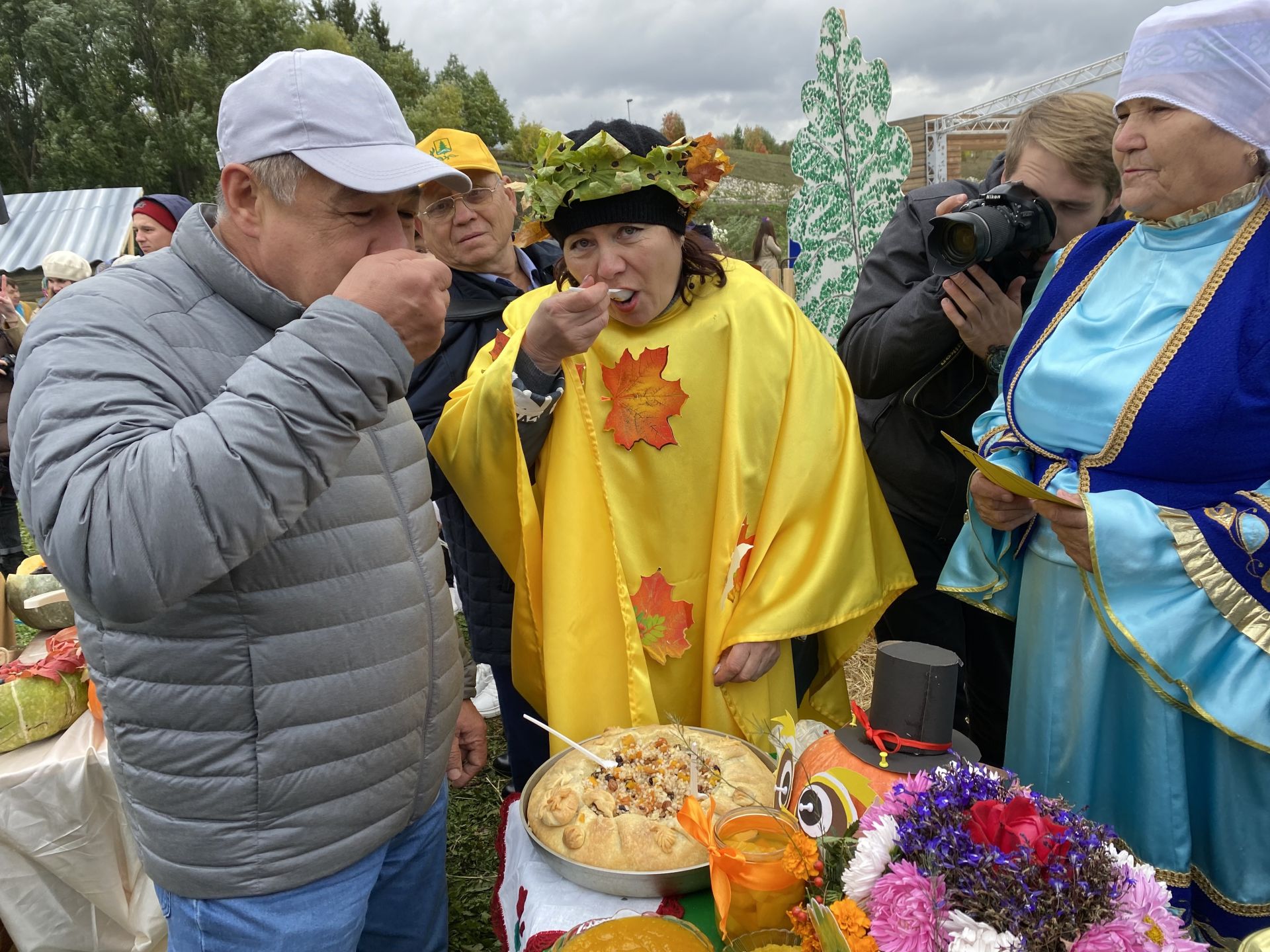 Сайлауга килүчеләр кабак бәлешеннән авыз иттеләр