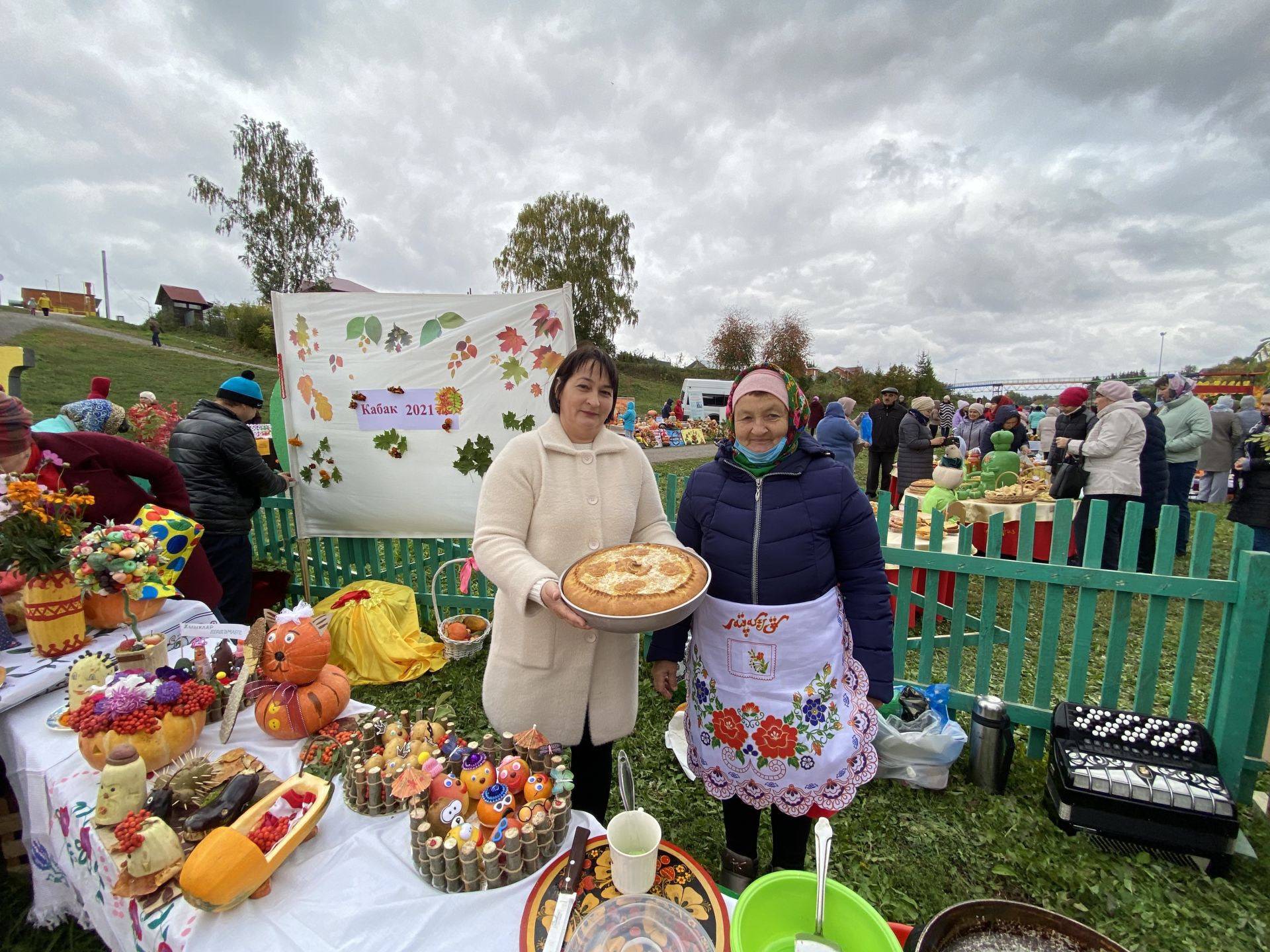 Сайлауга килүчеләр кабак бәлешеннән авыз иттеләр