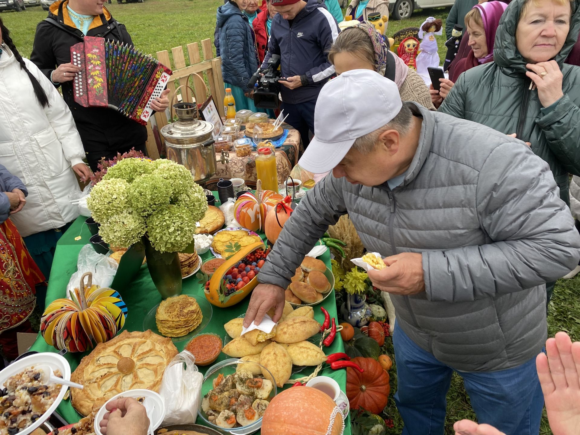 Сайлауга килүчеләр кабак бәлешеннән авыз иттеләр