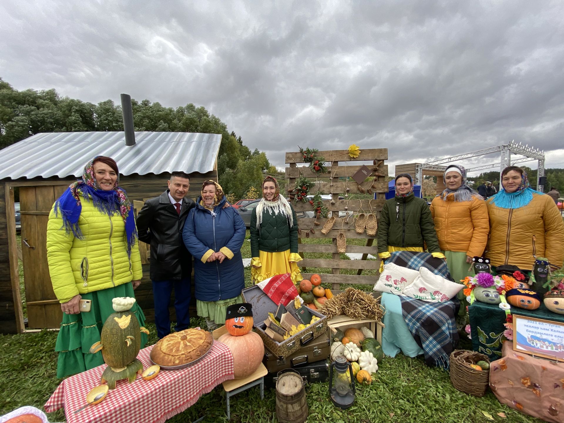 Сайлауга килүчеләр кабак бәлешеннән авыз иттеләр