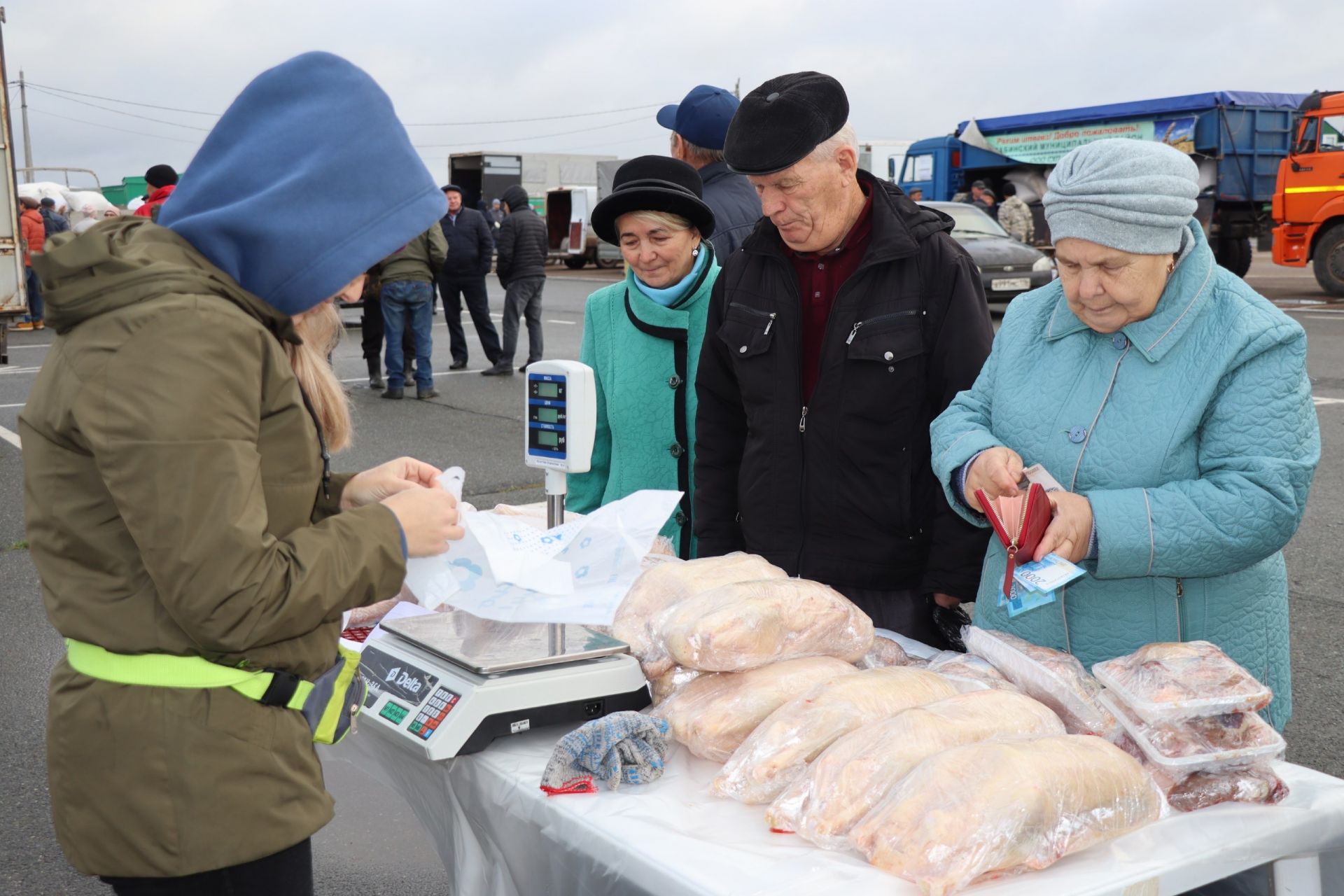 Авыл хуҗалыгы продукциясе ярминкәсе гөрләде [фоторепортаж]