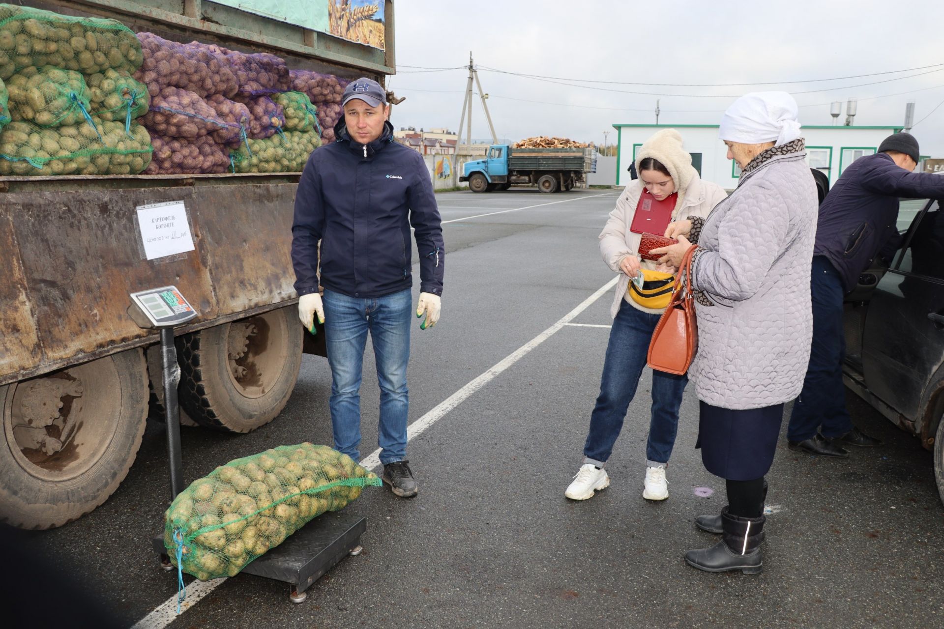 Авыл хуҗалыгы продукциясе ярминкәсе гөрләде [фоторепортаж]