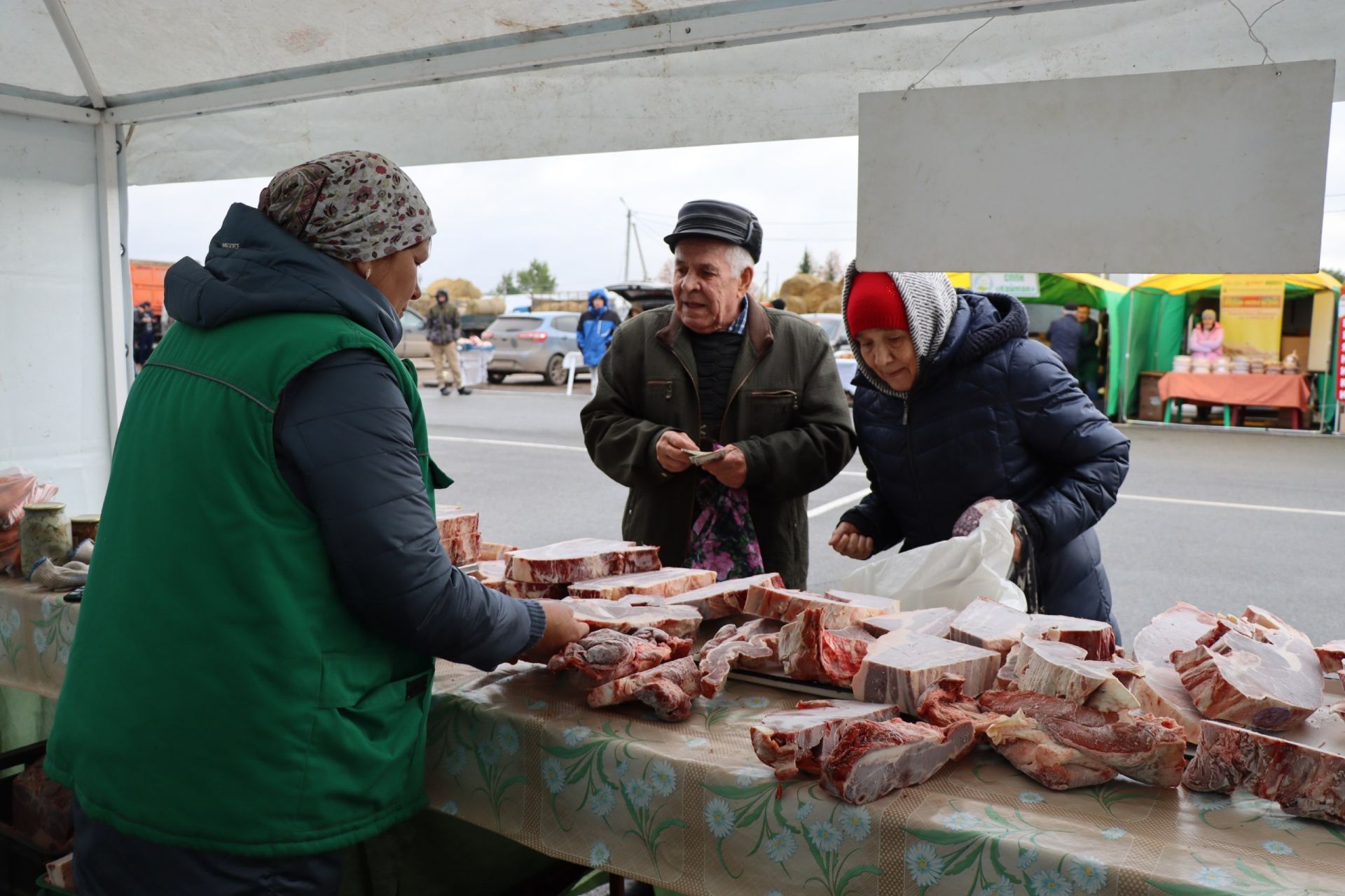 Авыл хуҗалыгы продукциясе ярминкәсе гөрләде [фоторепортаж]