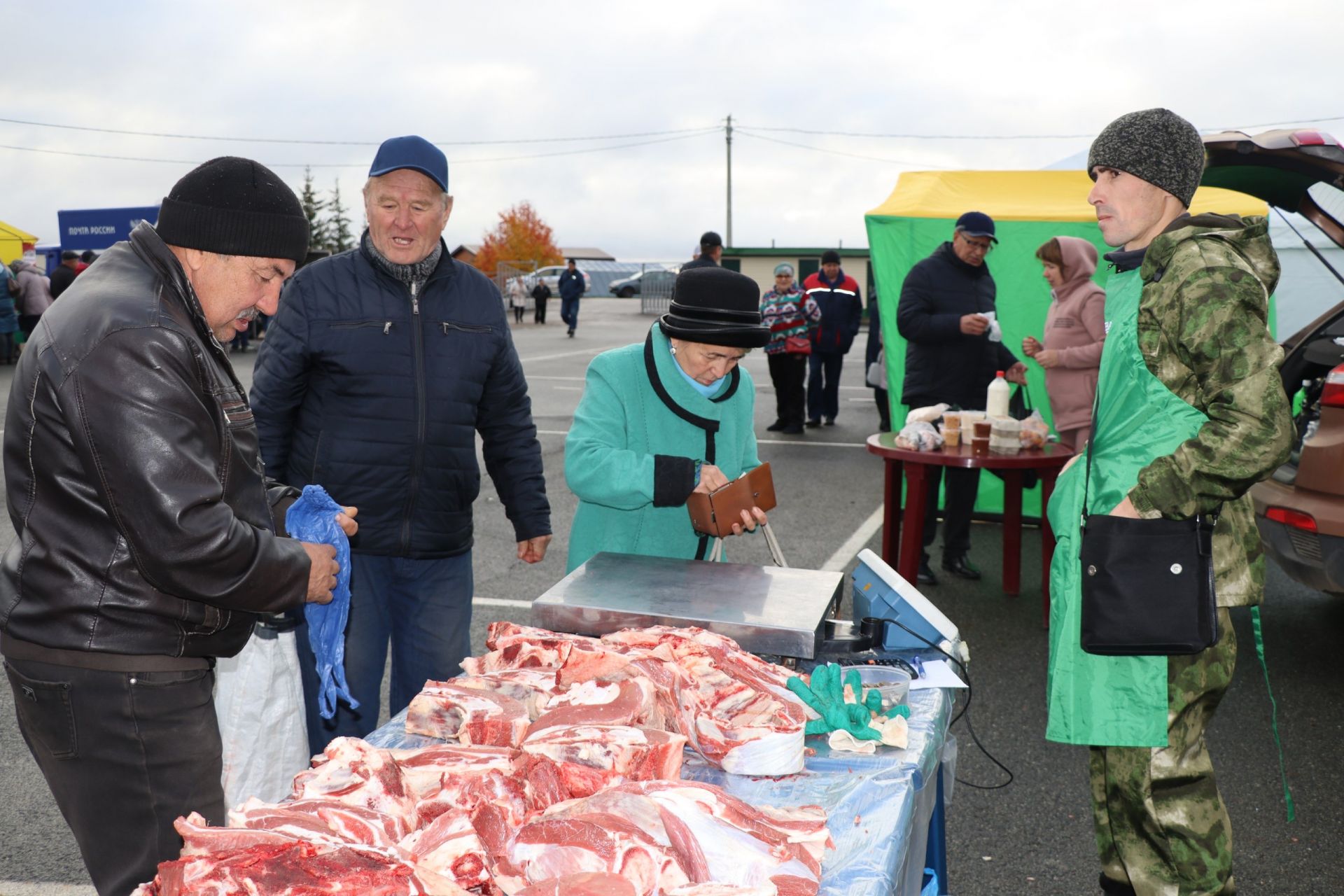 Авыл хуҗалыгы продукциясе ярминкәсе гөрләде [фоторепортаж]