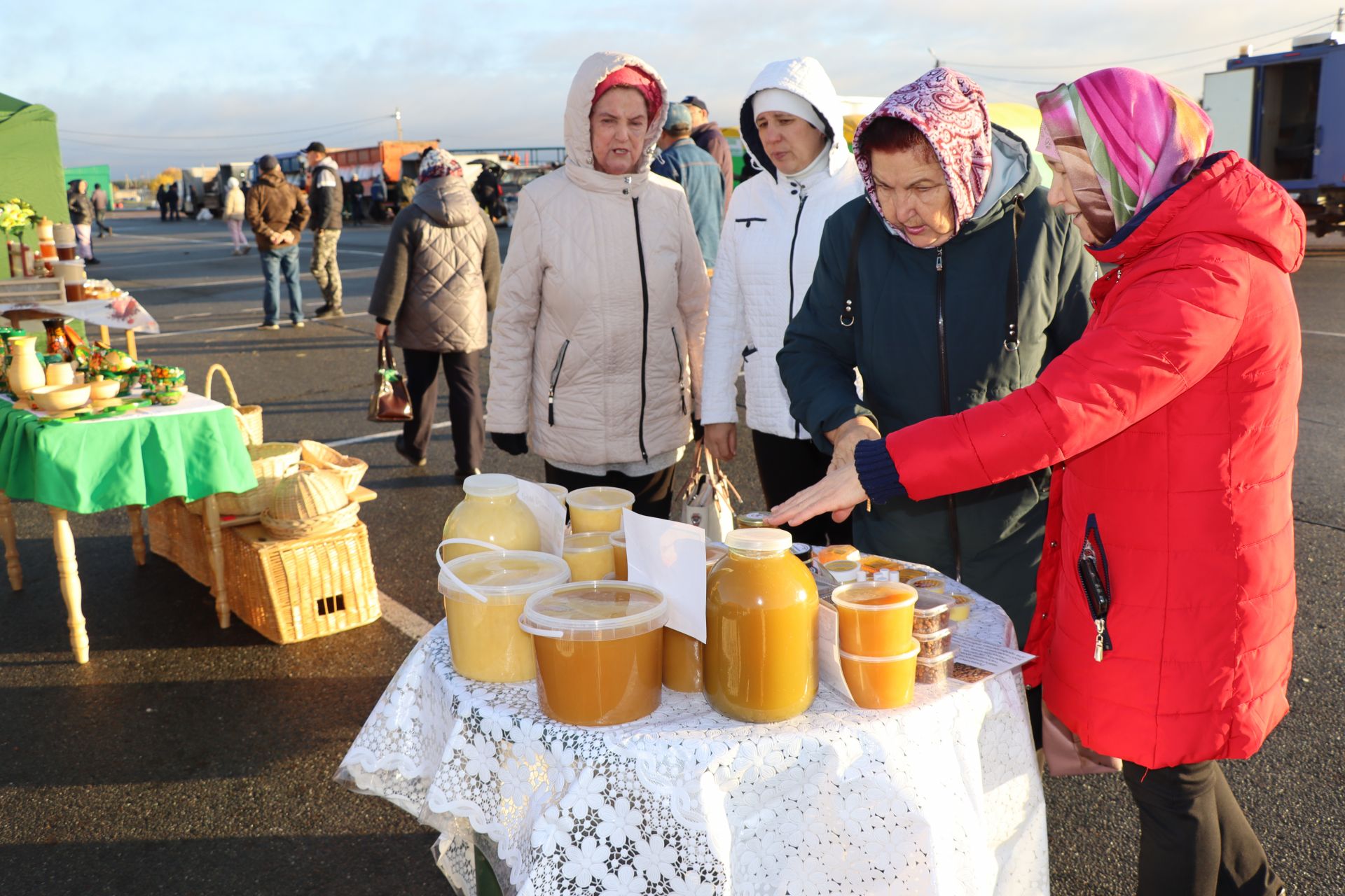 Авыл хуҗалыгы продукциясе ярминкәсе гөрләде [фоторепортаж]