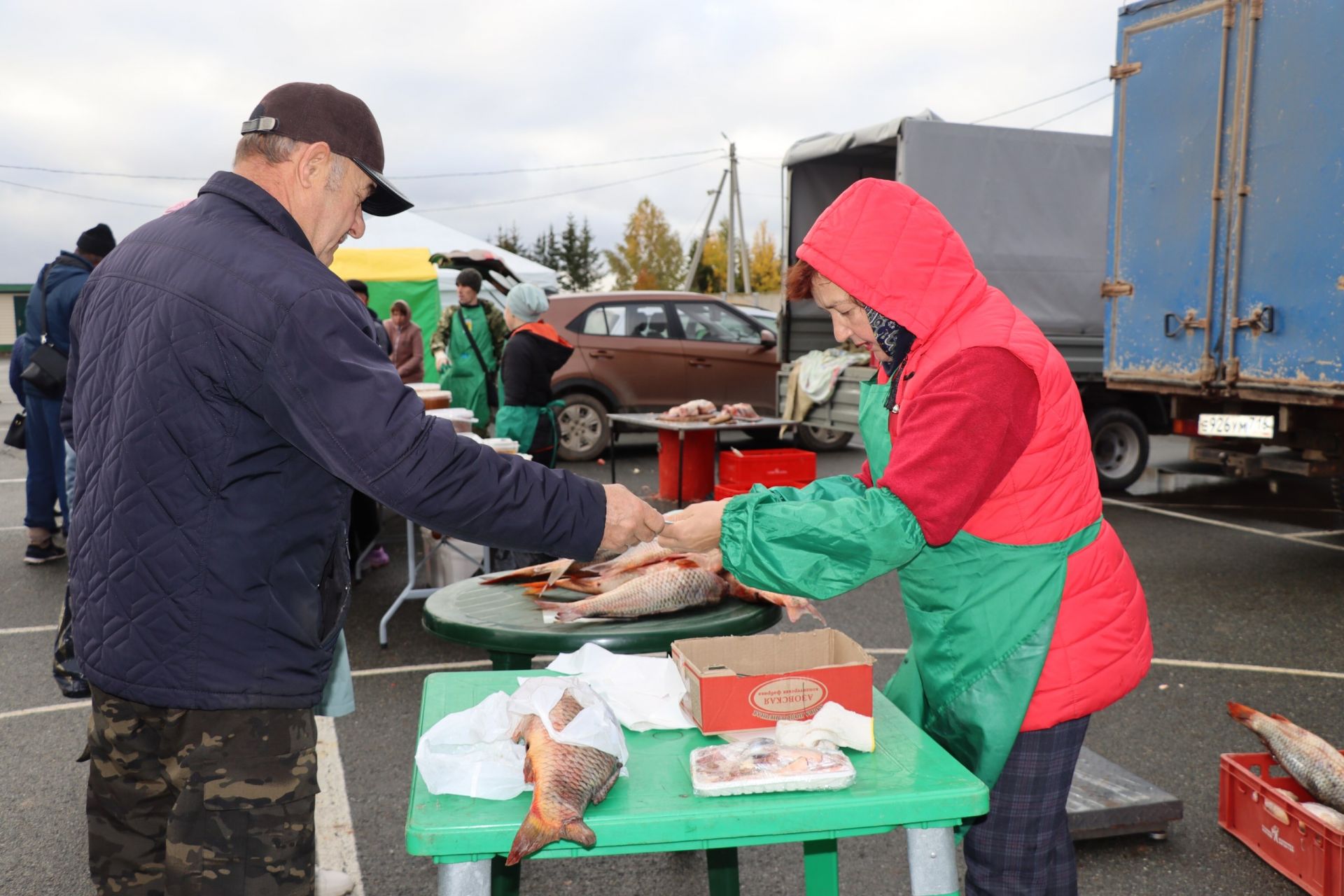 Авыл хуҗалыгы продукциясе ярминкәсе гөрләде [фоторепортаж]