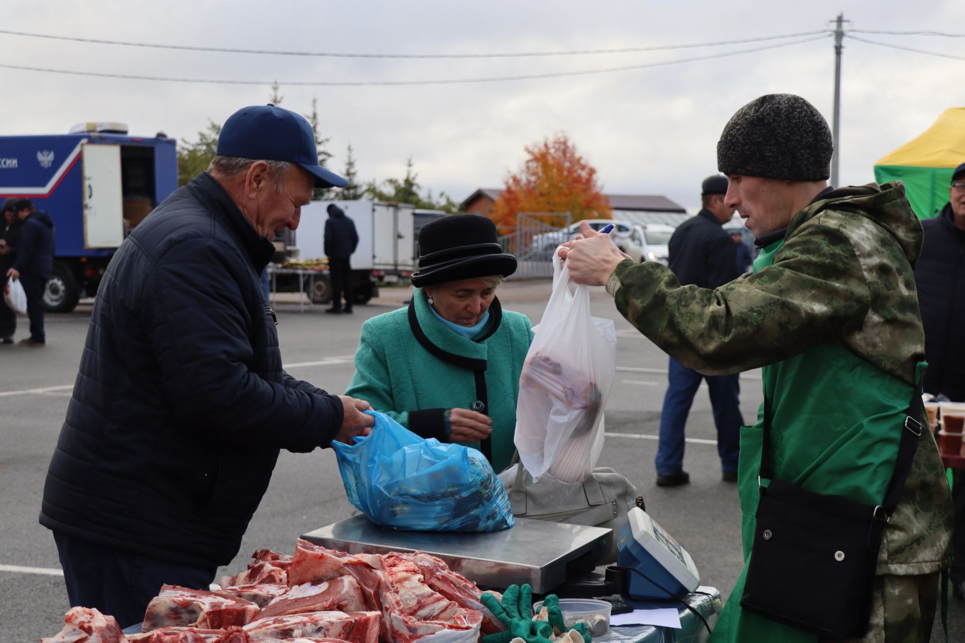 Авыл хуҗалыгы продукциясе ярминкәсе гөрләде [фоторепортаж]