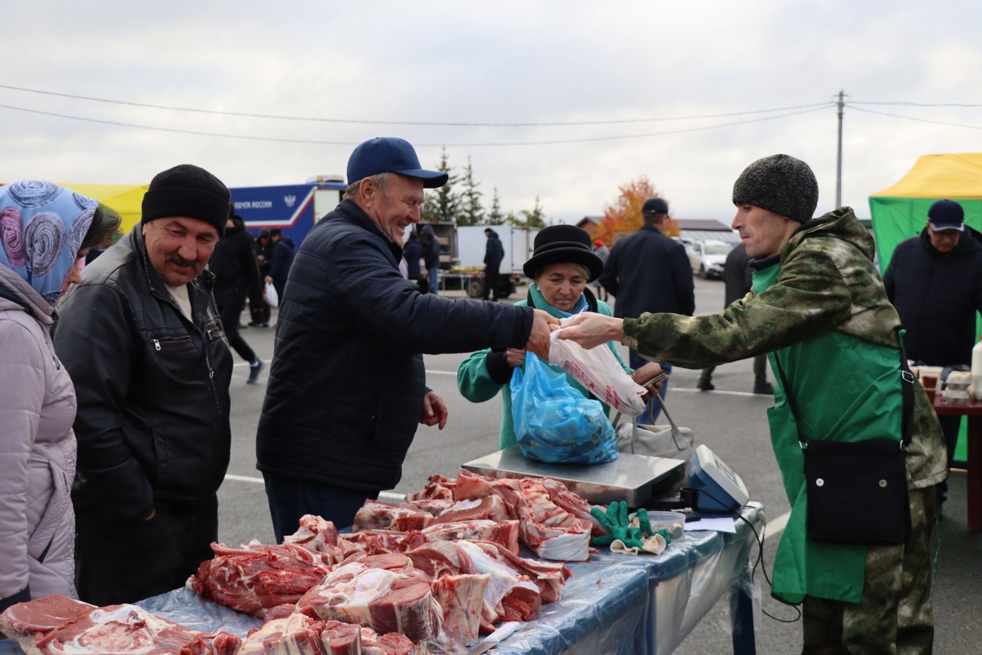 Авыл хуҗалыгы продукциясе ярминкәсе гөрләде [фоторепортаж]