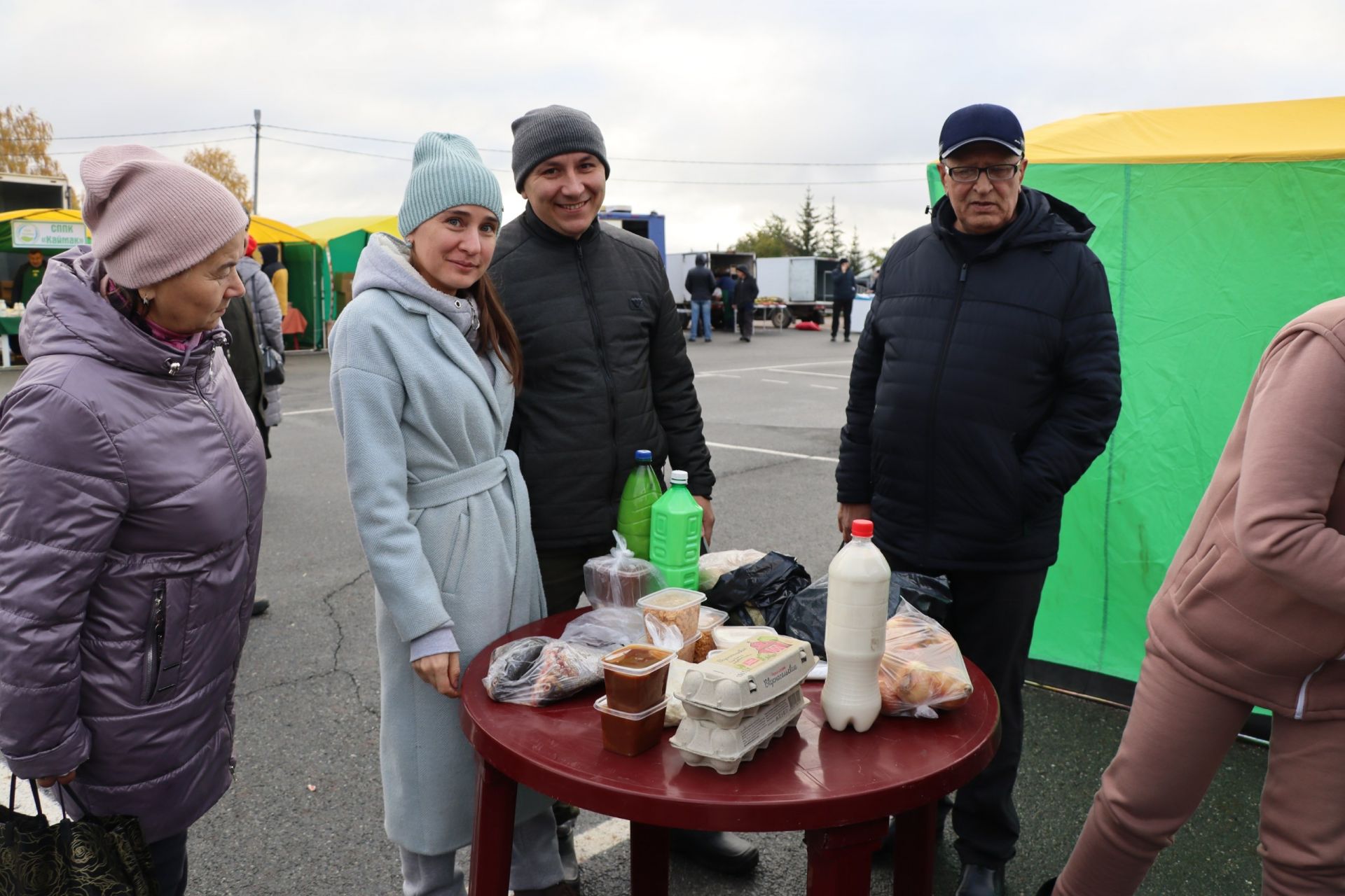 Авыл хуҗалыгы продукциясе ярминкәсе гөрләде [фоторепортаж]