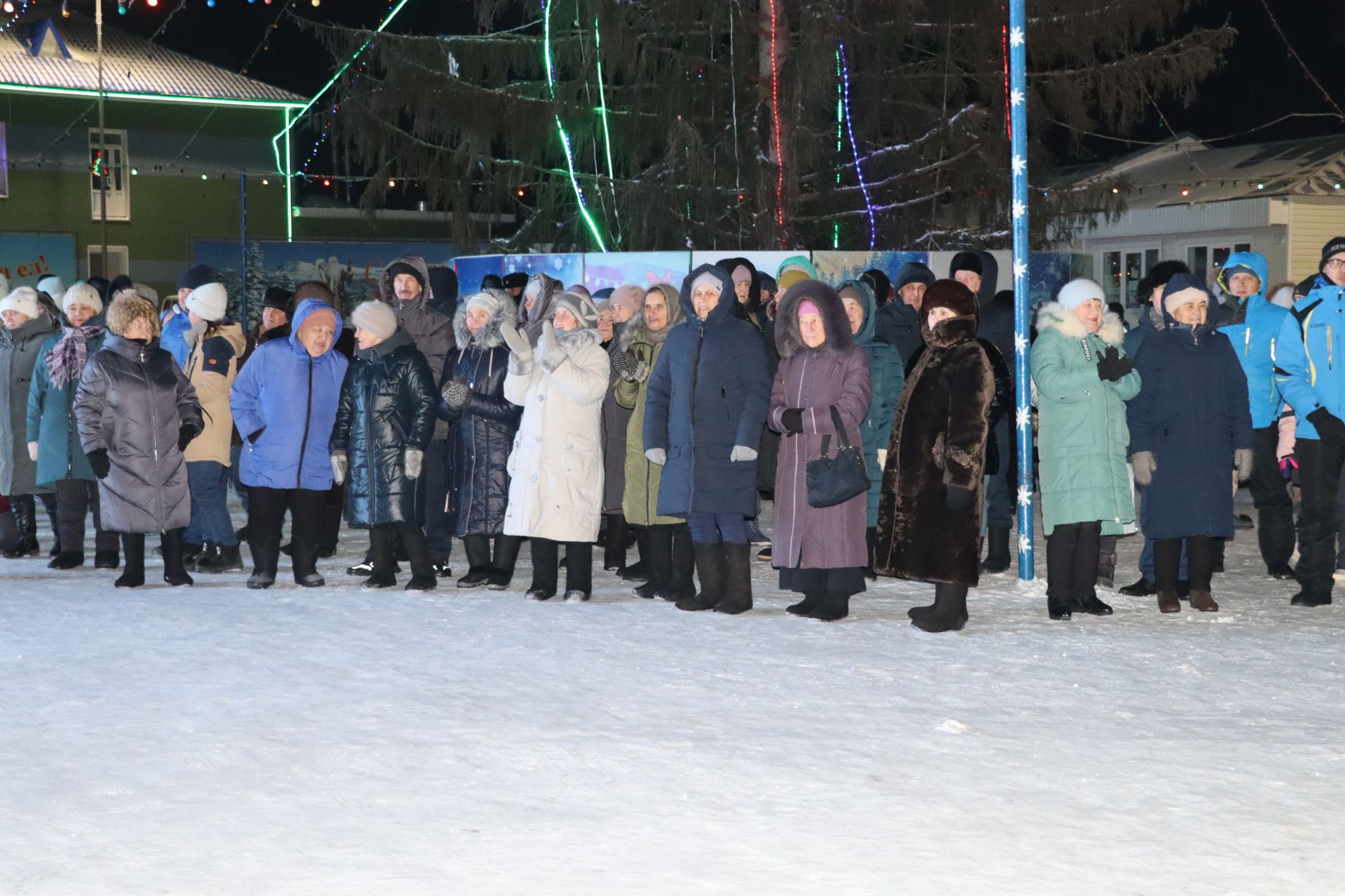 Бүген  кич Сабада төп  Чыршыны  ачу тантанасы булды