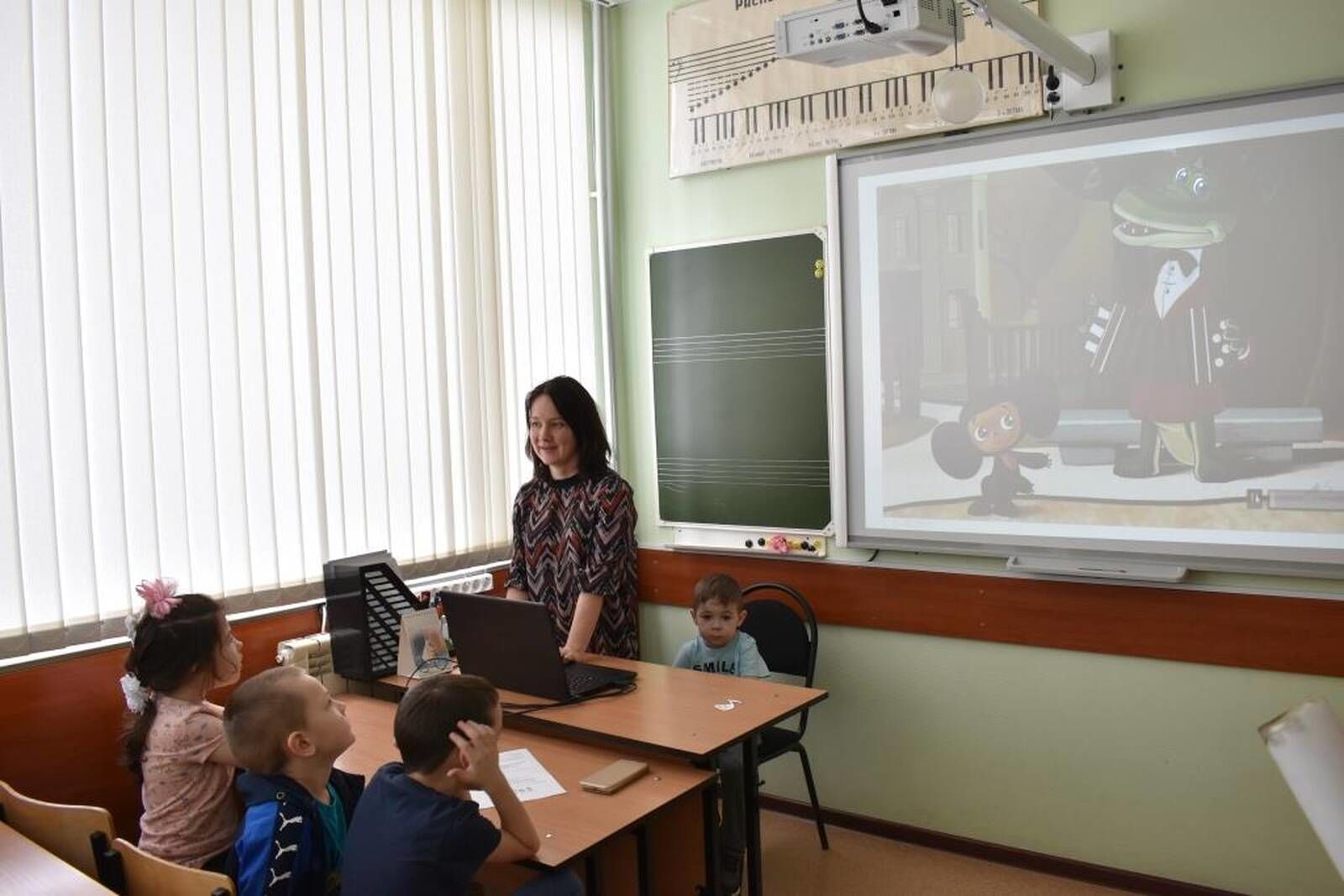 Сәнгать мәктәбендә балалар бакчасында тәрбияләнүчеләр өчен квест-уен узды