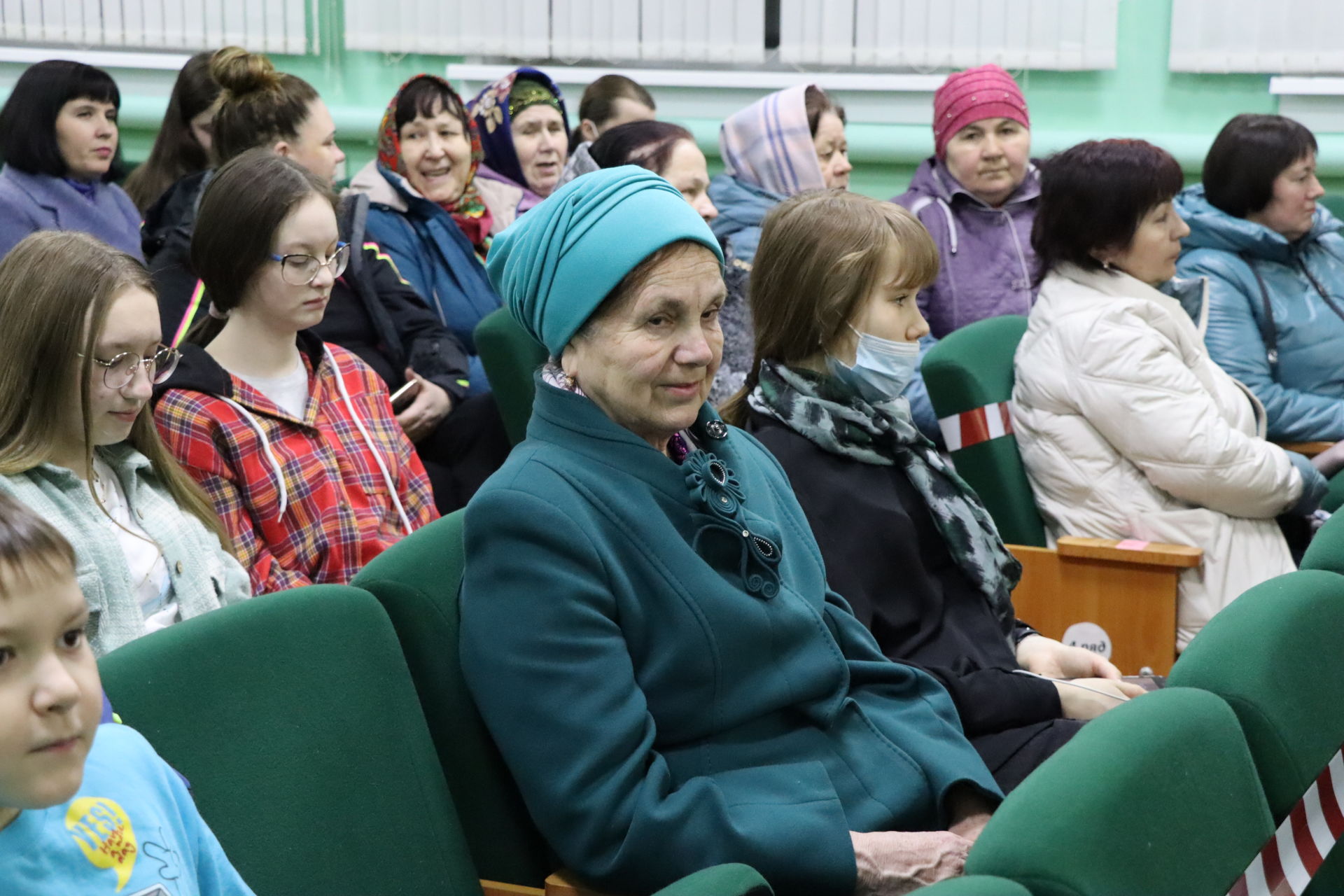 Саба муниципаль районы Советы һәм башкарма комитеты хезмәткәрләре, ветераннары "Жырлыйк әле" шоу-проектында көч сынашты