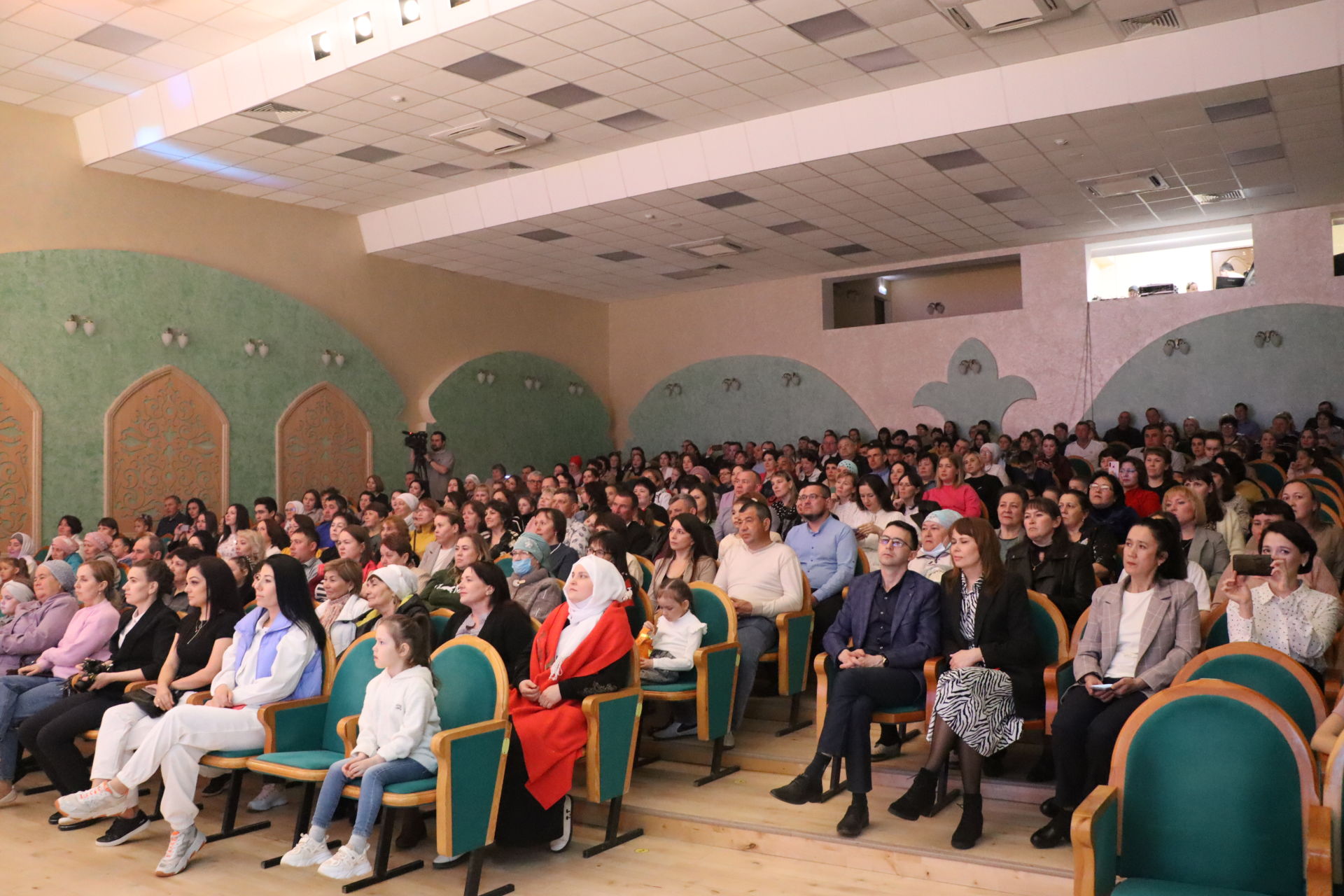 "Созвездие-Йолдызлык" республика фестивалендә катнашкан яшь йолдызларыбыз Саба сәхнәсен балкытты [фоторепортаж]