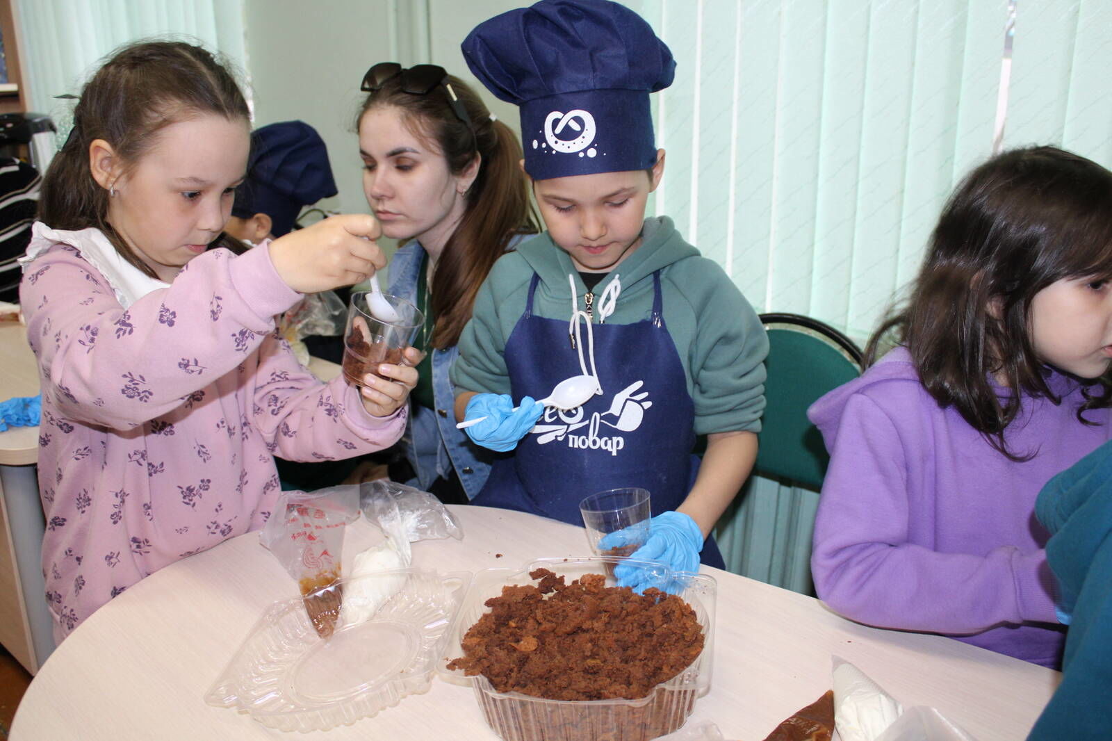 Саба район китапханәсендә "Гаилә белән китапханәгә" проекты кысаларында әниләр һәм балалар очрашуы узды