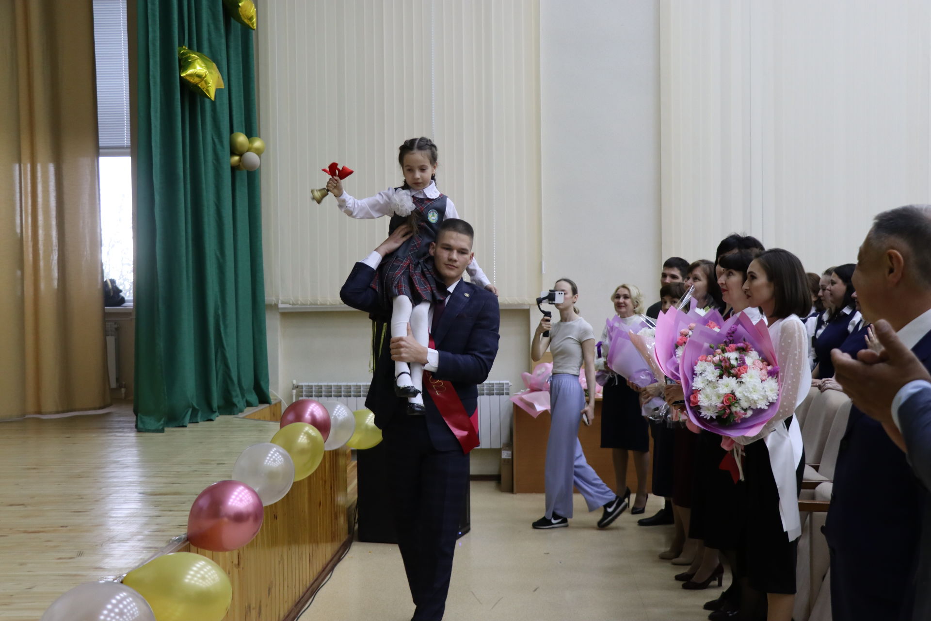 Саба гимназиясендә - "Соңгы кыңгырау" чыңлады