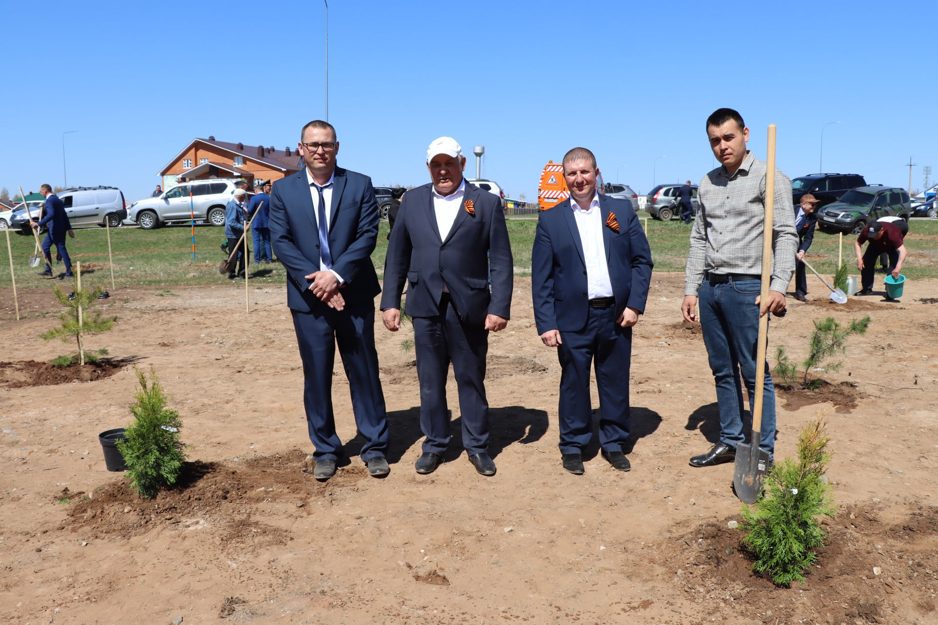 Бөек Җиңүнең 77 еллыгы уңаеннан Сабада яңа "Хәтер бакчасы" барлыкка килде (фоторепортаж)