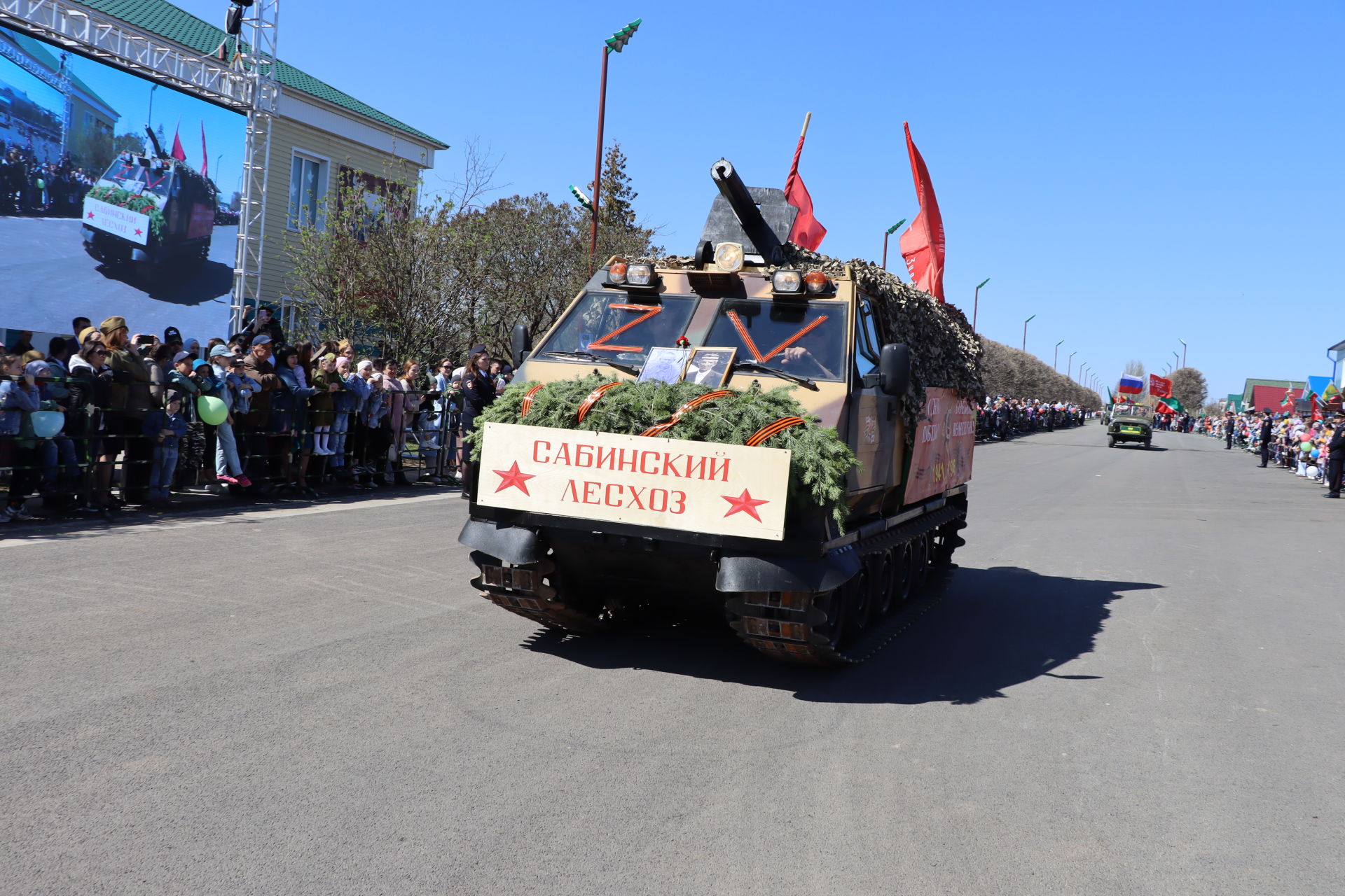 Сабада узган хәрби техника парадыннан фоторепортаж