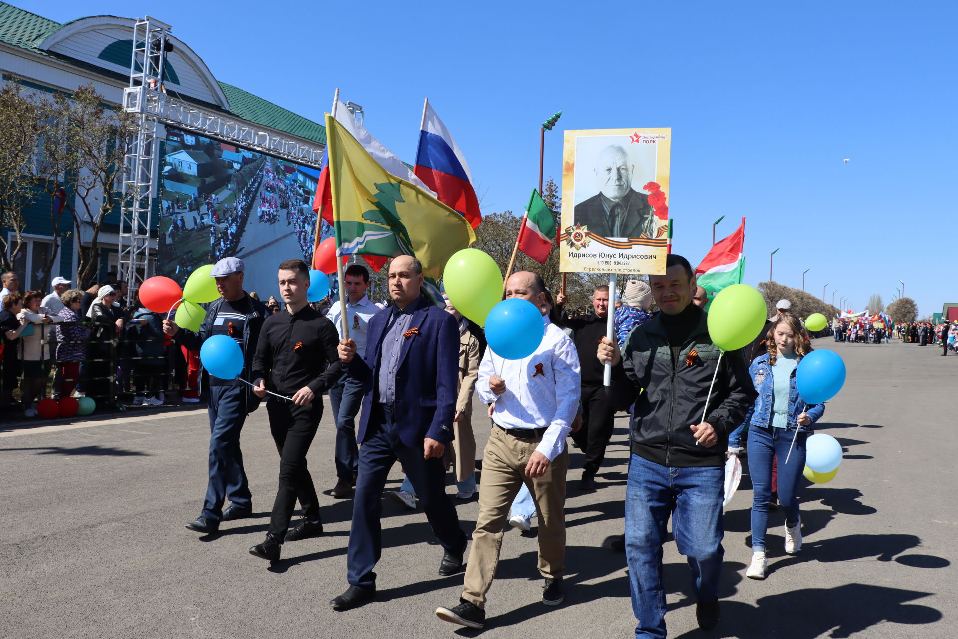 Байлар Сабасында Бөек Җиңүнең 77 еллыгына багышланган бәйрәм парады узды [фоторепортаж]