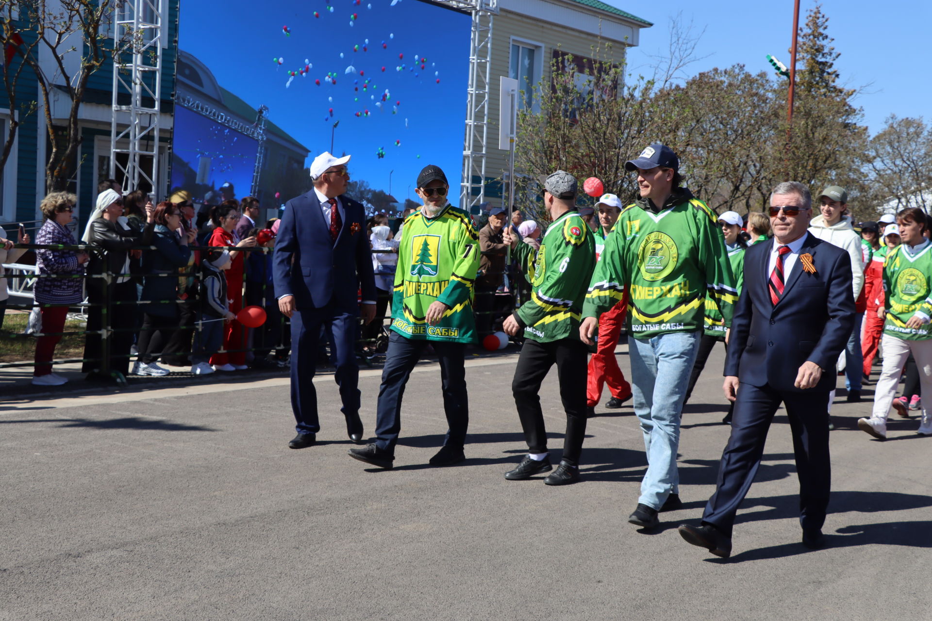 Байлар Сабасында Бөек Җиңүнең 77 еллыгына багышланган бәйрәм парады узды [фоторепортаж]