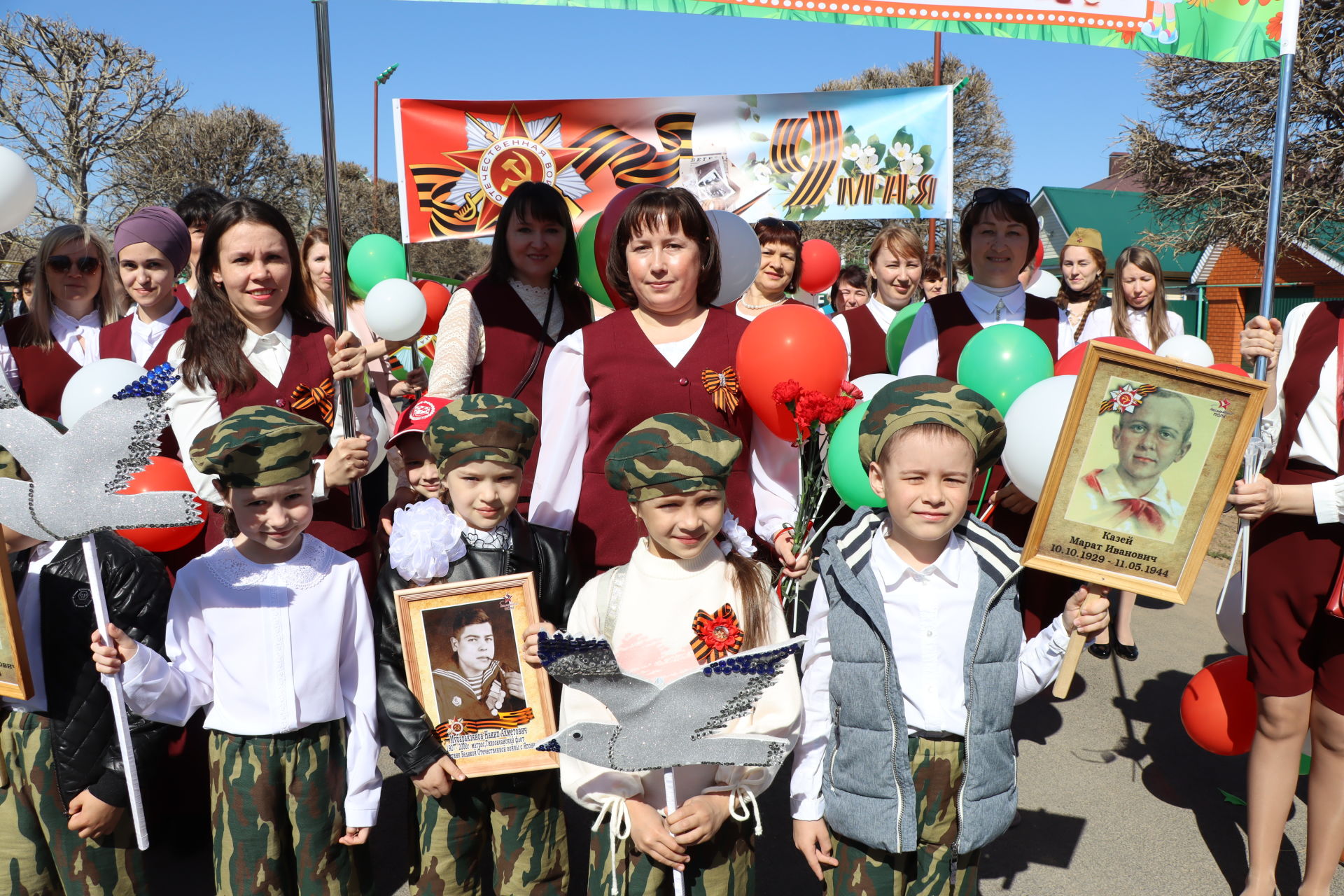 Байлар Сабасында Бөек Җиңүнең 77 еллыгына багышланган бәйрәм парады узды [фоторепортаж]