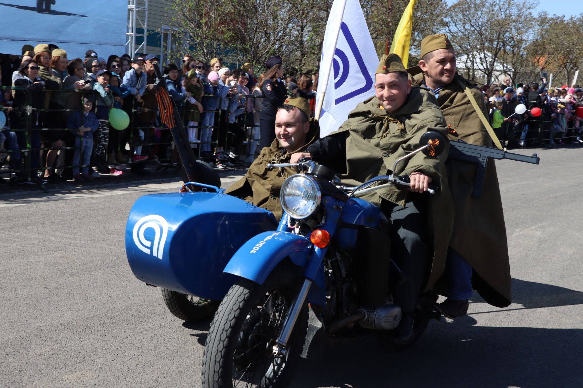 Сабада узган хәрби техника парадыннан фоторепортаж