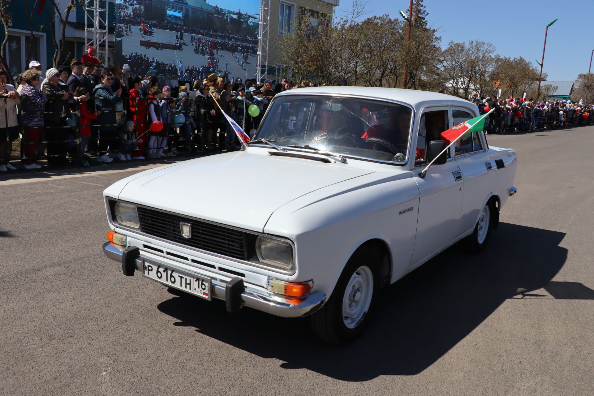 Сабада узган хәрби техника парадыннан фоторепортаж