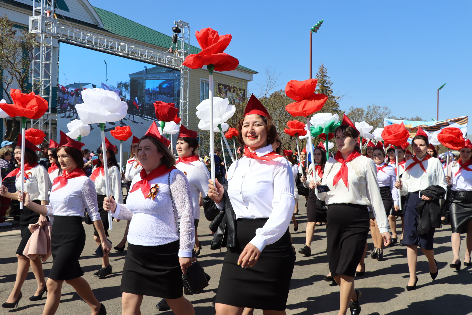 Байлар Сабасында Бөек Җиңүнең 77 еллыгына багышланган бәйрәм парады узды [фоторепортаж]