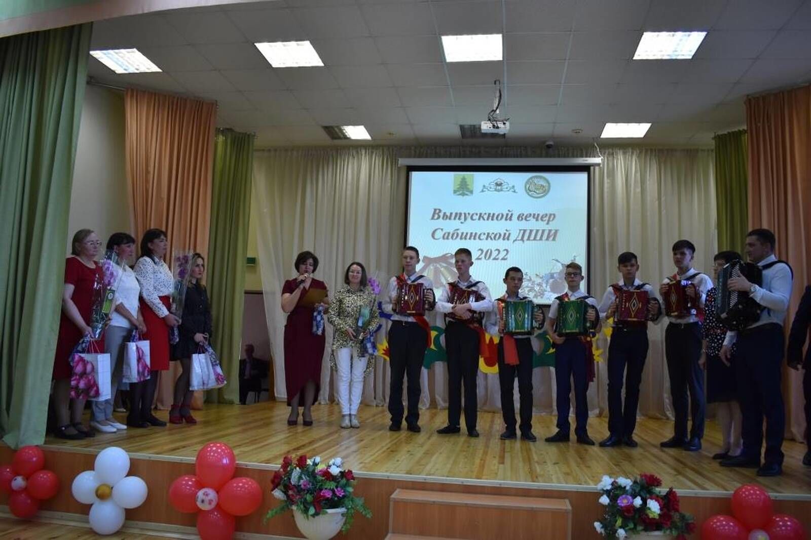 Саба балалар сәнгать мәктәбенең чыгарылыш сыйныф укучыларына таныклыклар тапшыру тантанасы булды