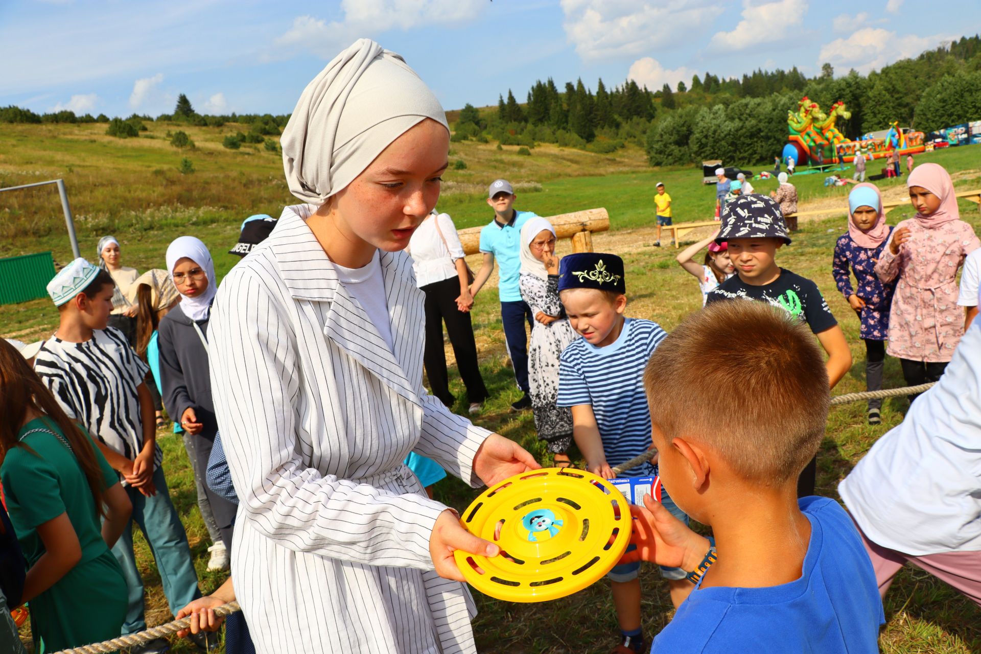 «Шөкер һәм уңыш» бәйрәмендә олысы да, кечесе дә рәхәтләнеп күңел ачты