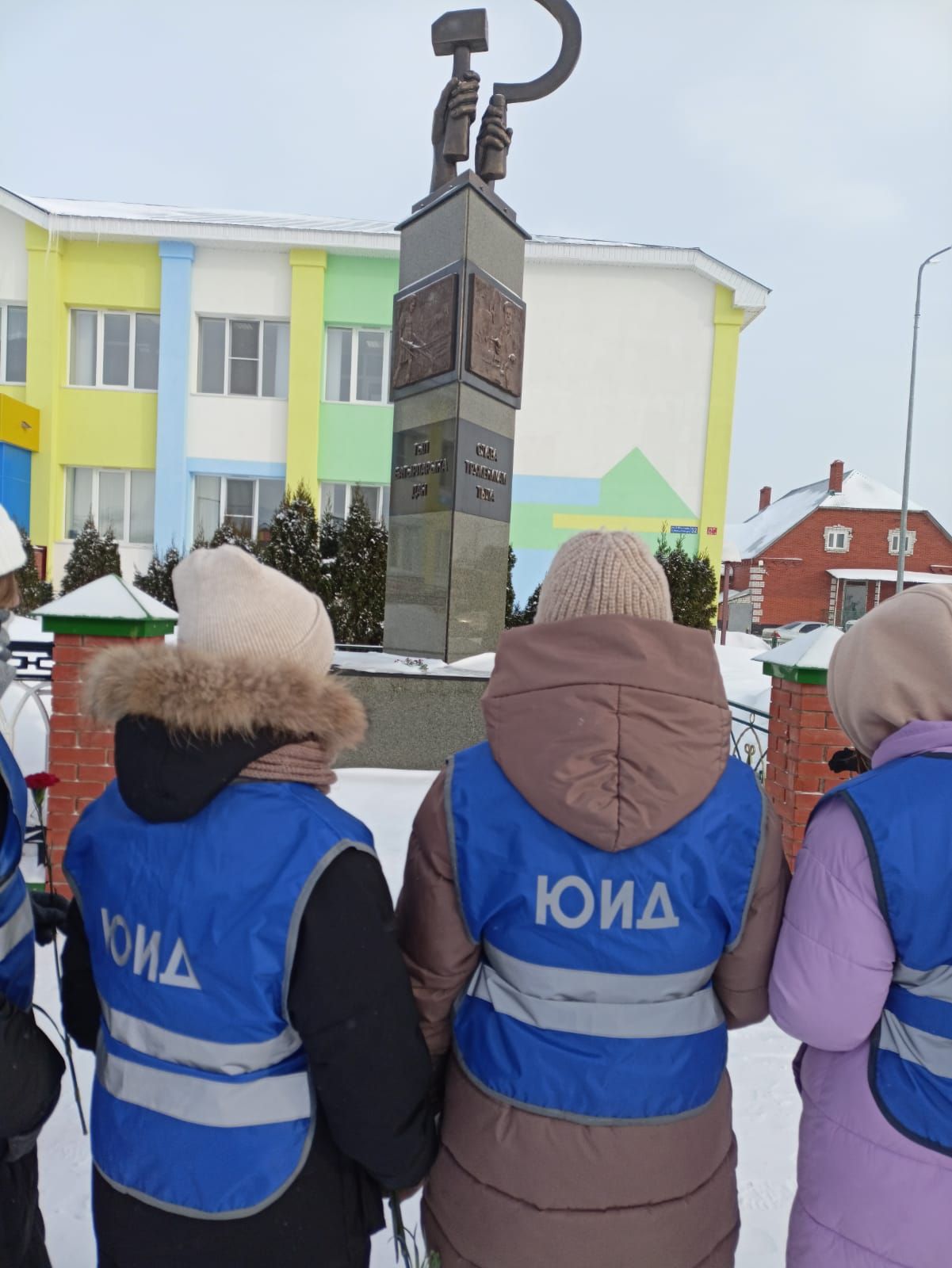 Февраль аенда район үзәгендәге Мәңгелек  утка икенче тапкыр чәчәкләр  куелды