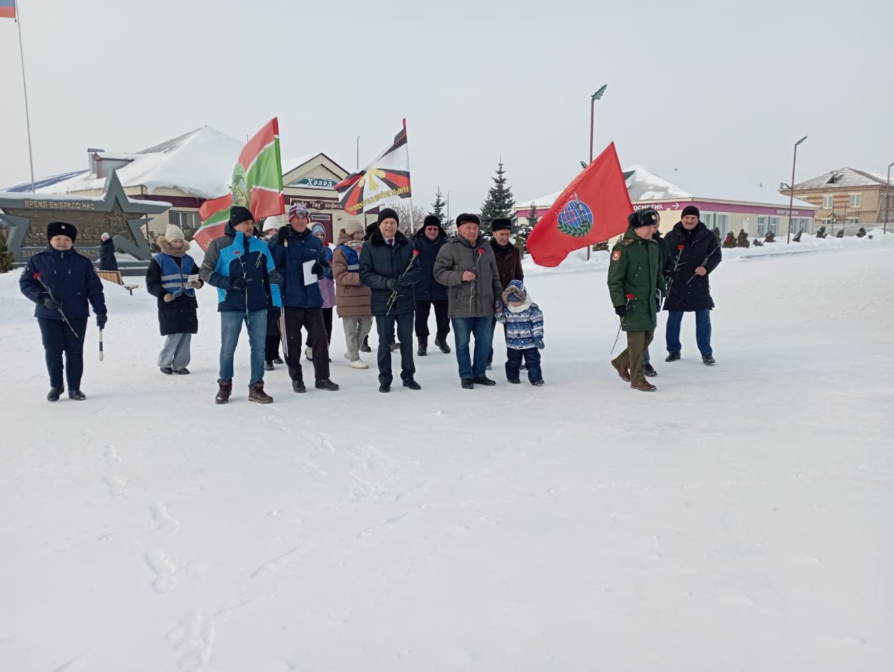 Февраль аенда район үзәгендәге Мәңгелек  утка икенче тапкыр чәчәкләр  куелды