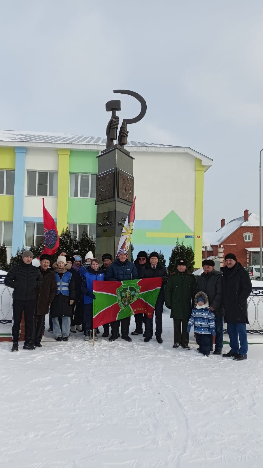 Февраль аенда район үзәгендәге Мәңгелек  утка икенче тапкыр чәчәкләр  куелды