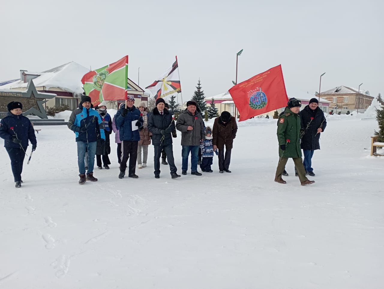 Февраль аенда район үзәгендәге Мәңгелек  утка икенче тапкыр чәчәкләр  куелды