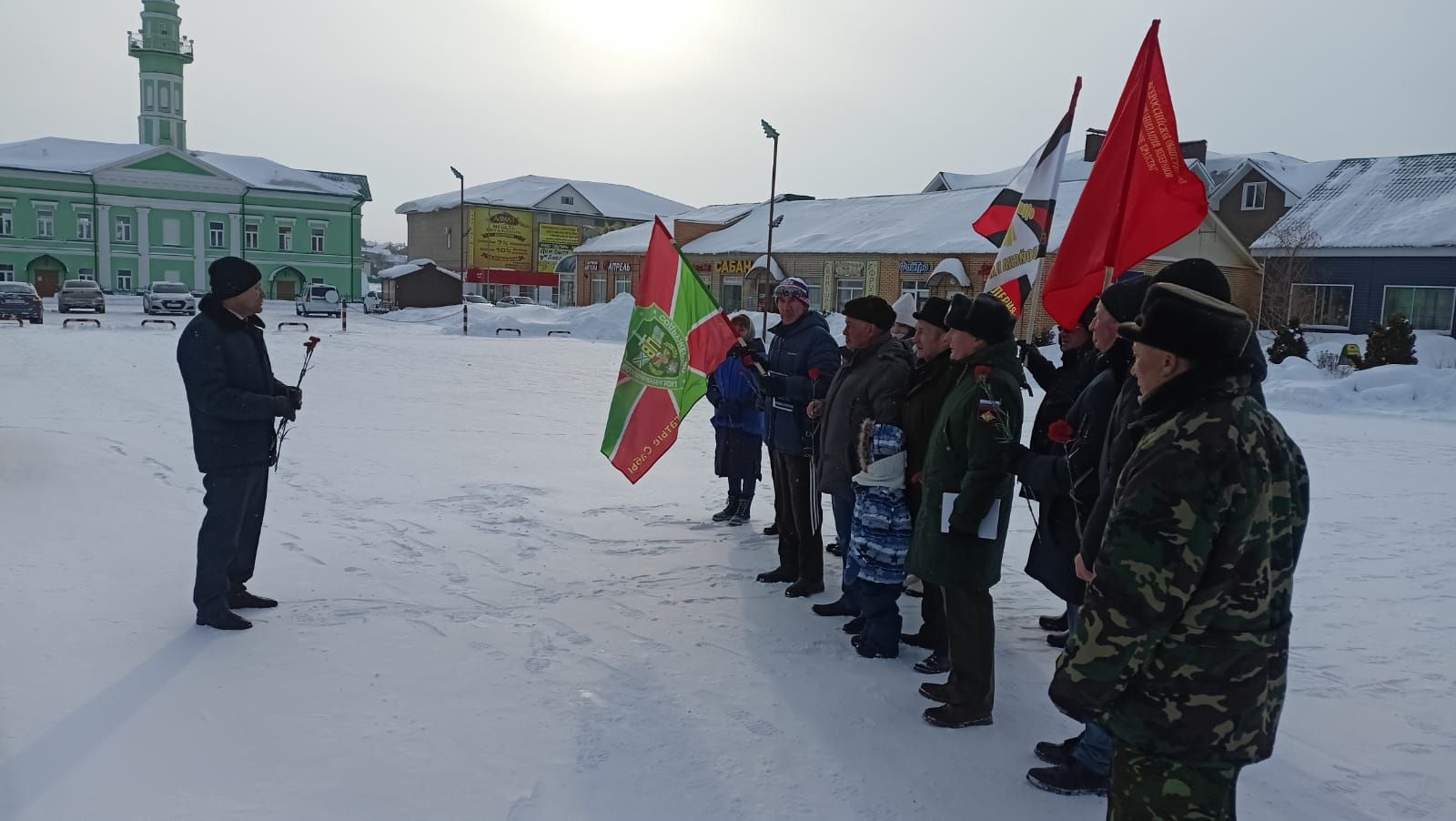 Февраль аенда район үзәгендәге Мәңгелек  утка икенче тапкыр чәчәкләр  куелды