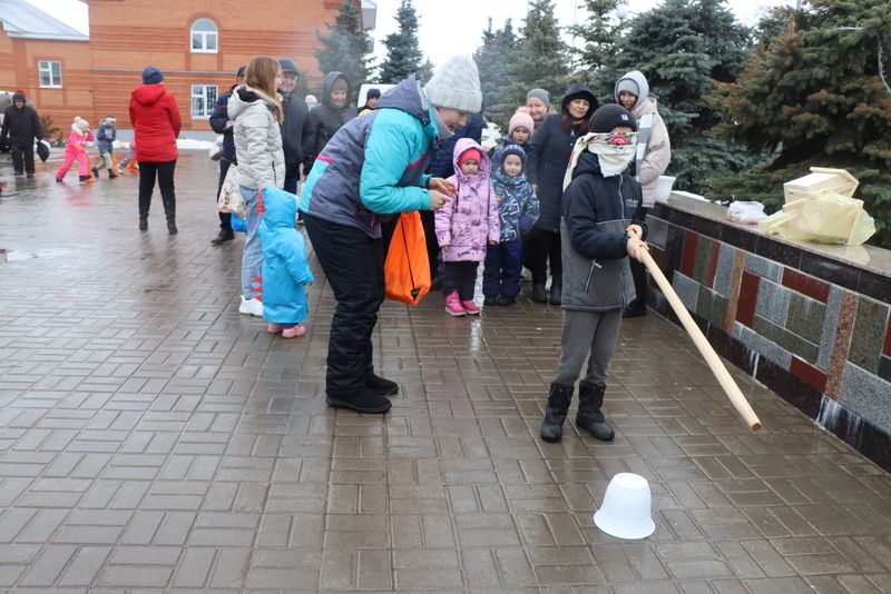 Әйдә киттек базарга, майлы ботка  ашарга, Нәүрүзбикә карарга