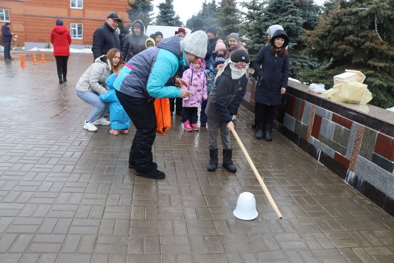 Әйдә киттек базарга, майлы ботка  ашарга, Нәүрүзбикә карарга