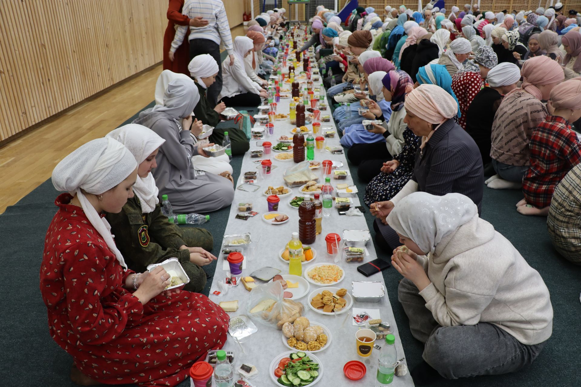 Сабада 300дән артык мәктәп укучысы өчен районкүләм ифтар оештырылды