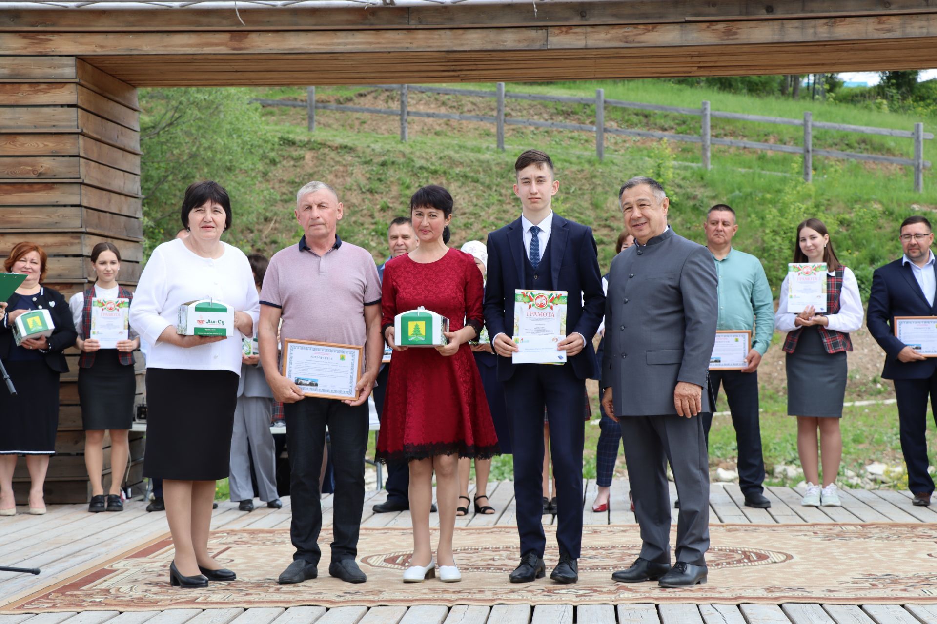 Байлар Сабасында фән олимпиадалырында җиңгән укучыларны тәбрикләделәр [фоторепортаж]