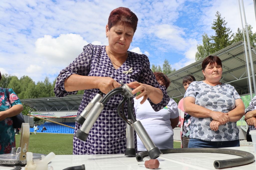 Сабада терлекчелек продукциясе җитештерүне арттыруга өлеш кертүчеләрне хөрмәтләделәр