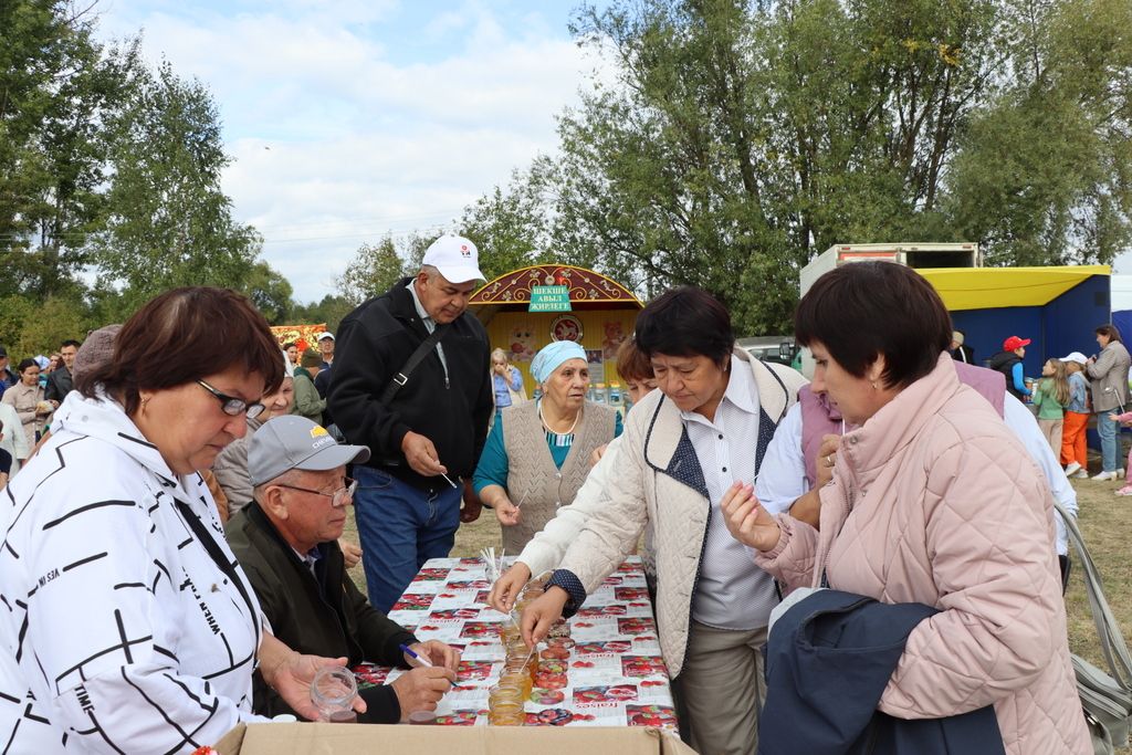 Шекшедә умартачылар  бәйрәме– бал кортлары туе гөжләде