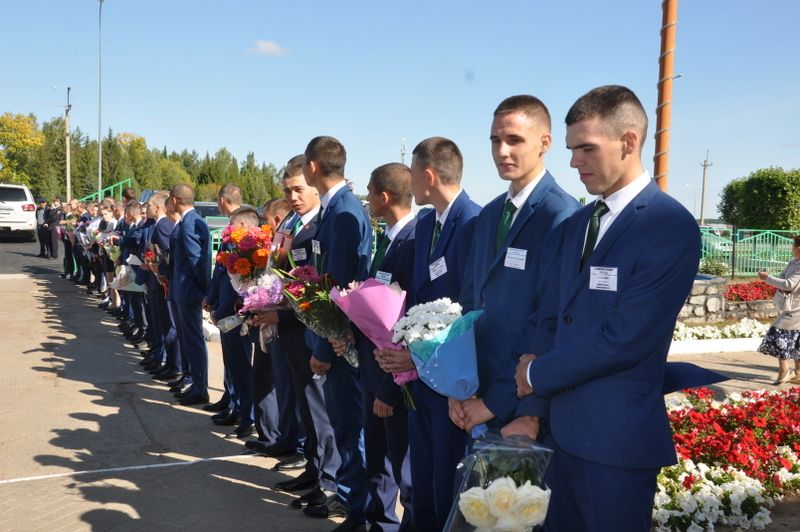 Саба аграр көллиятендә Белем бәйрәмен студентларга шоколад өләшеп тәмамладылар