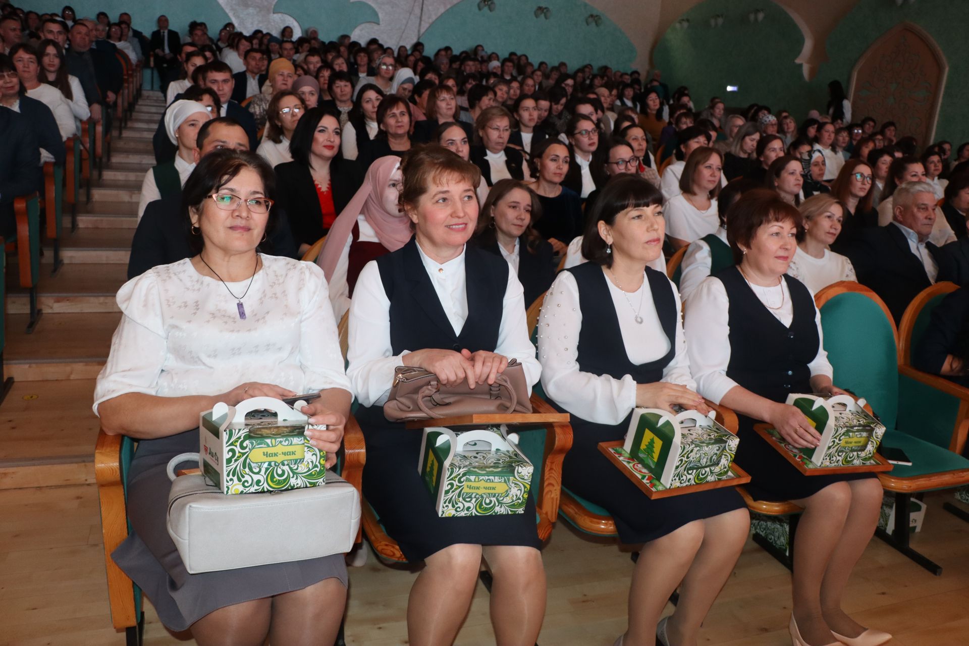 Сабада «Укытучы һәм остаз елы»на йомгак ясадылар (фоторепортаж)