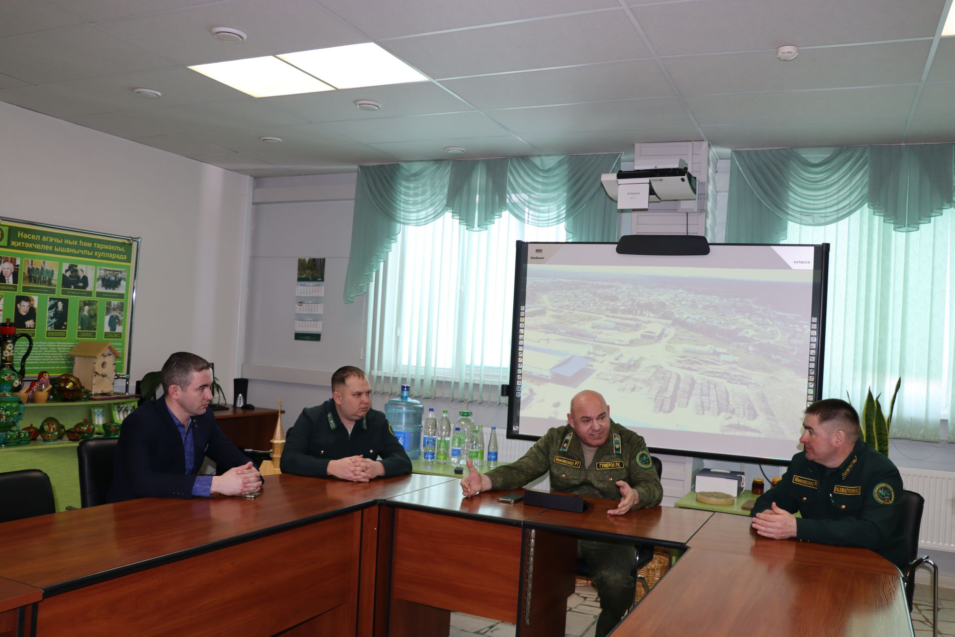 Урман хуҗалыгы  министры  урынбасары Рәис  Гомәров Лесхозда журналистлар  өчен пресс-тур  үткәрде